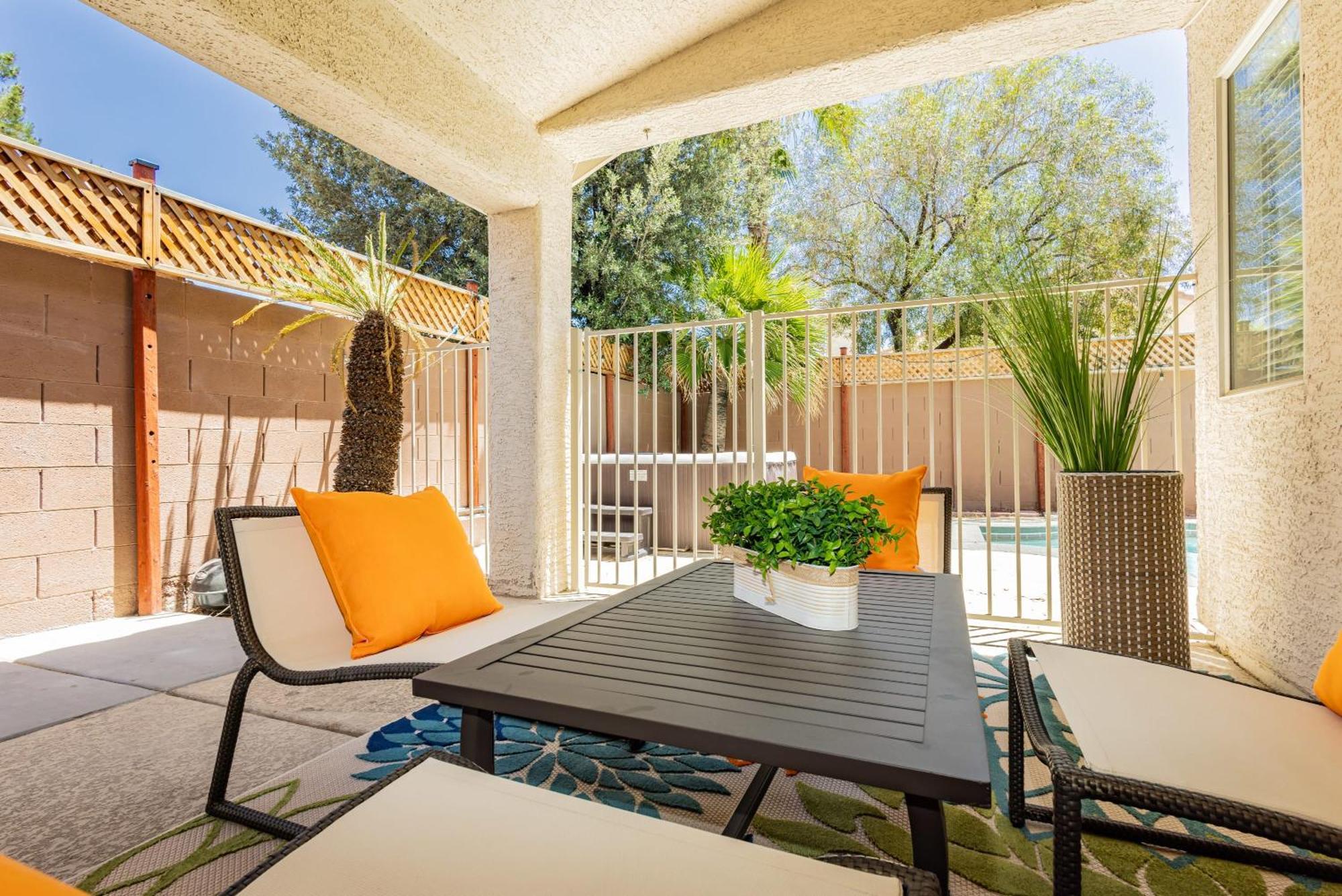 Modern 3br W Pool, Hot Tub, Sleeps 6