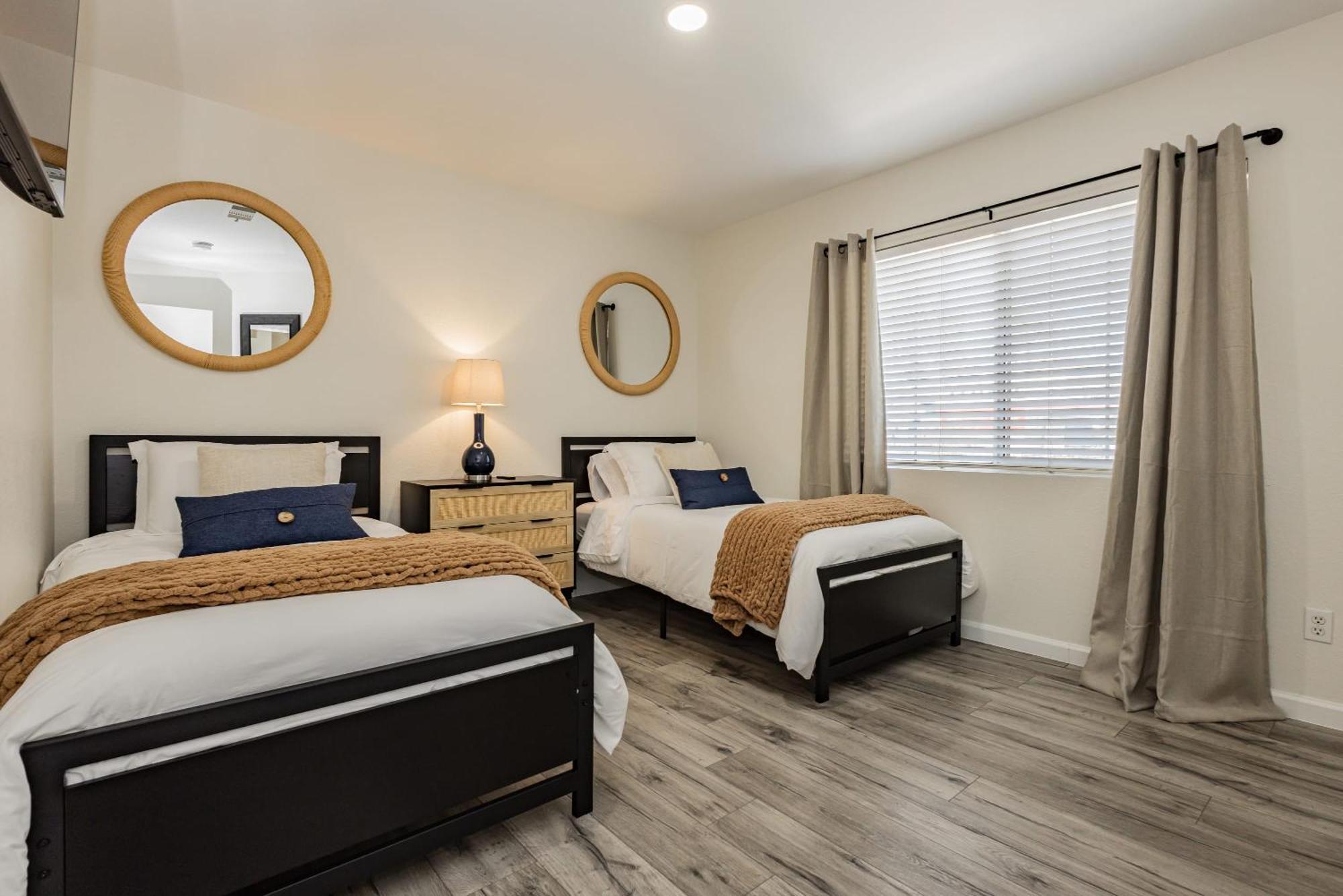 Modern 3br W Pool, Hot Tub, Sleeps 6 Las Vegas
