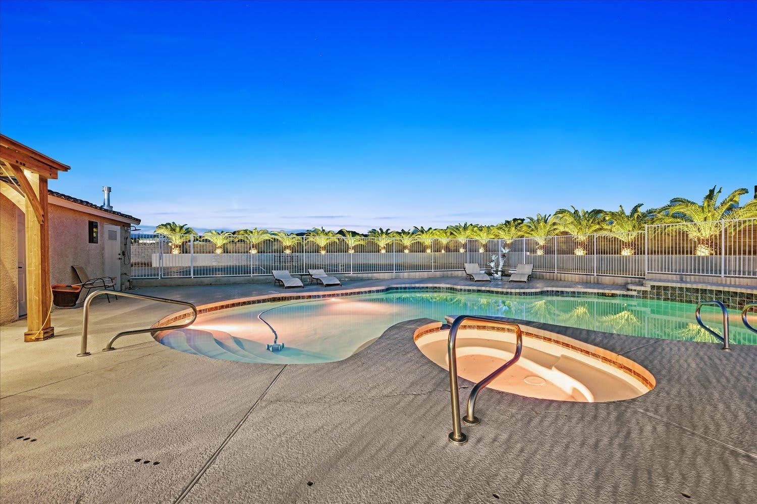 High-end 5 Bedroom W Pool, Gym, Hot Tub, Games
