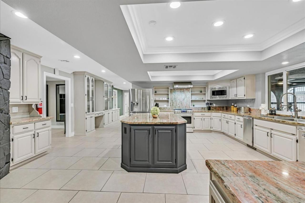 Holiday home High-end 5 Bedroom W Pool, Gym, Hot Tub, Games Las Vegas