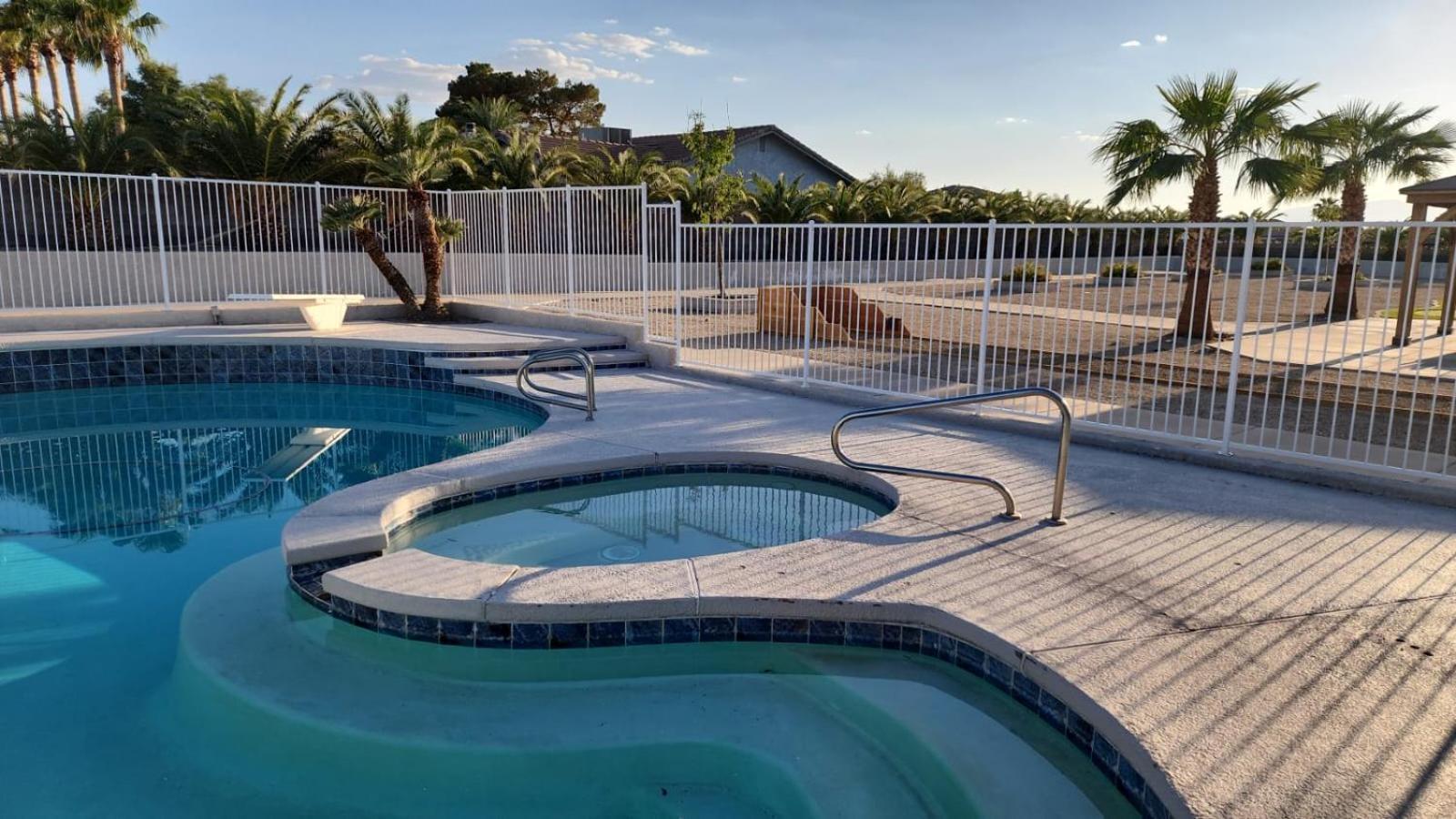 High-end 5 Bedroom W Pool, Gym, Hot Tub, Games *