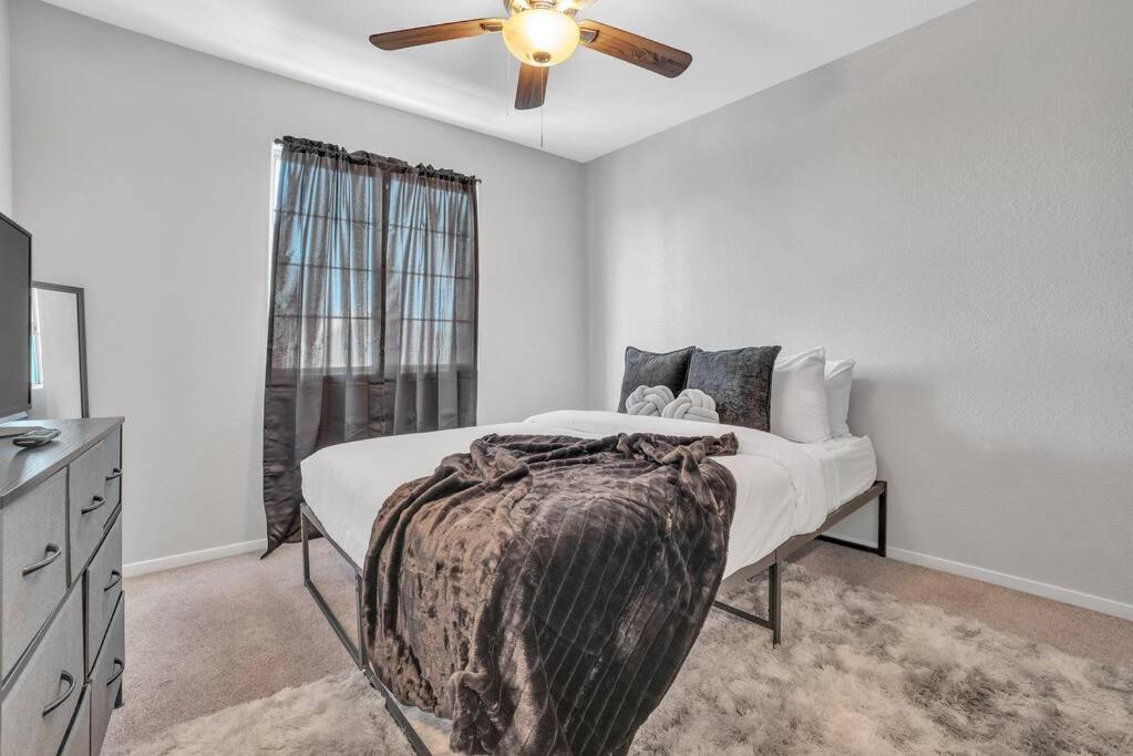 Spacious 4 Bedroom 3 Bath House Apartamento Las Vegas