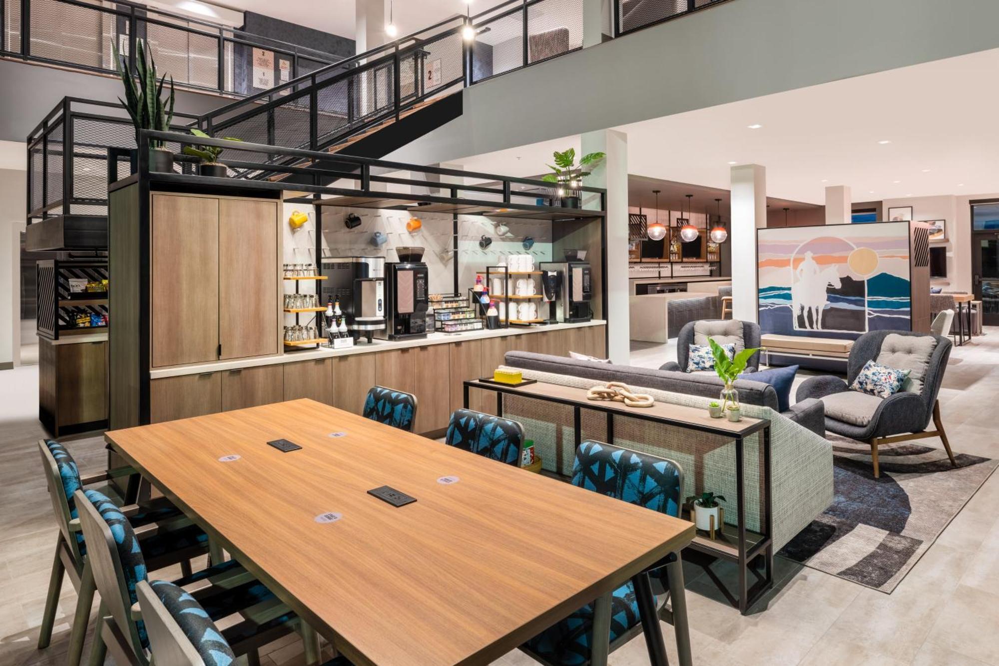 Atwell Henderson - At The Pass By Ihg Hotel 4*