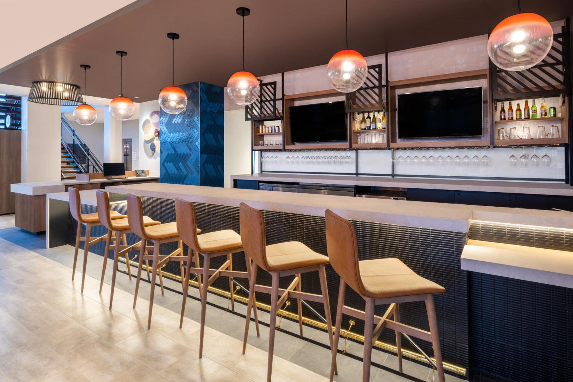 Atwell Henderson - At The Pass By Ihg 4*