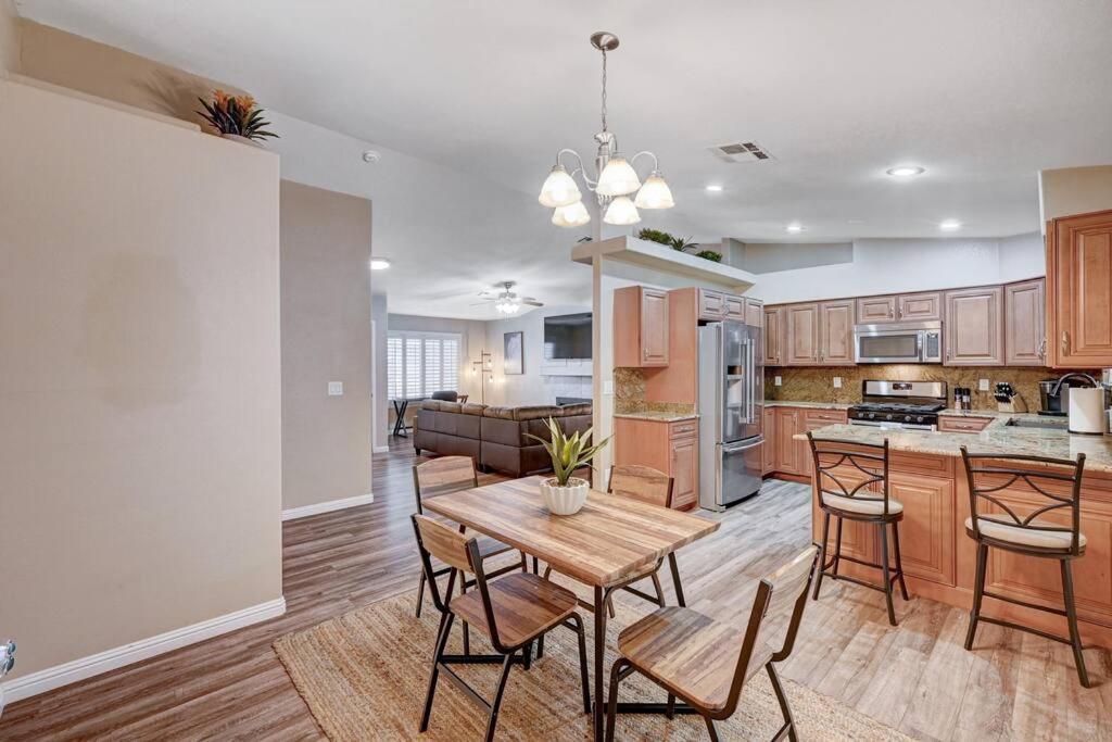 Cozy Getaway With King Bed, Bbq & Spacious Backyard Holiday home Henderson