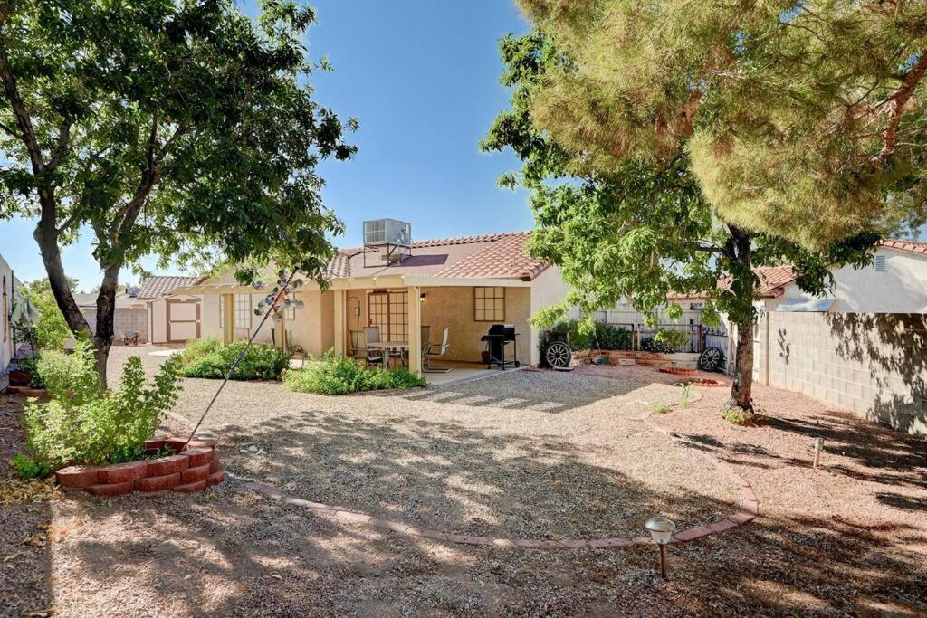 Holiday home Cozy Getaway With King Bed, Bbq & Spacious Backyard *