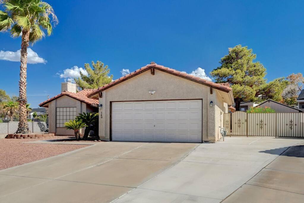 Holiday home Cozy Getaway With King Bed, Bbq & Spacious Backyard *