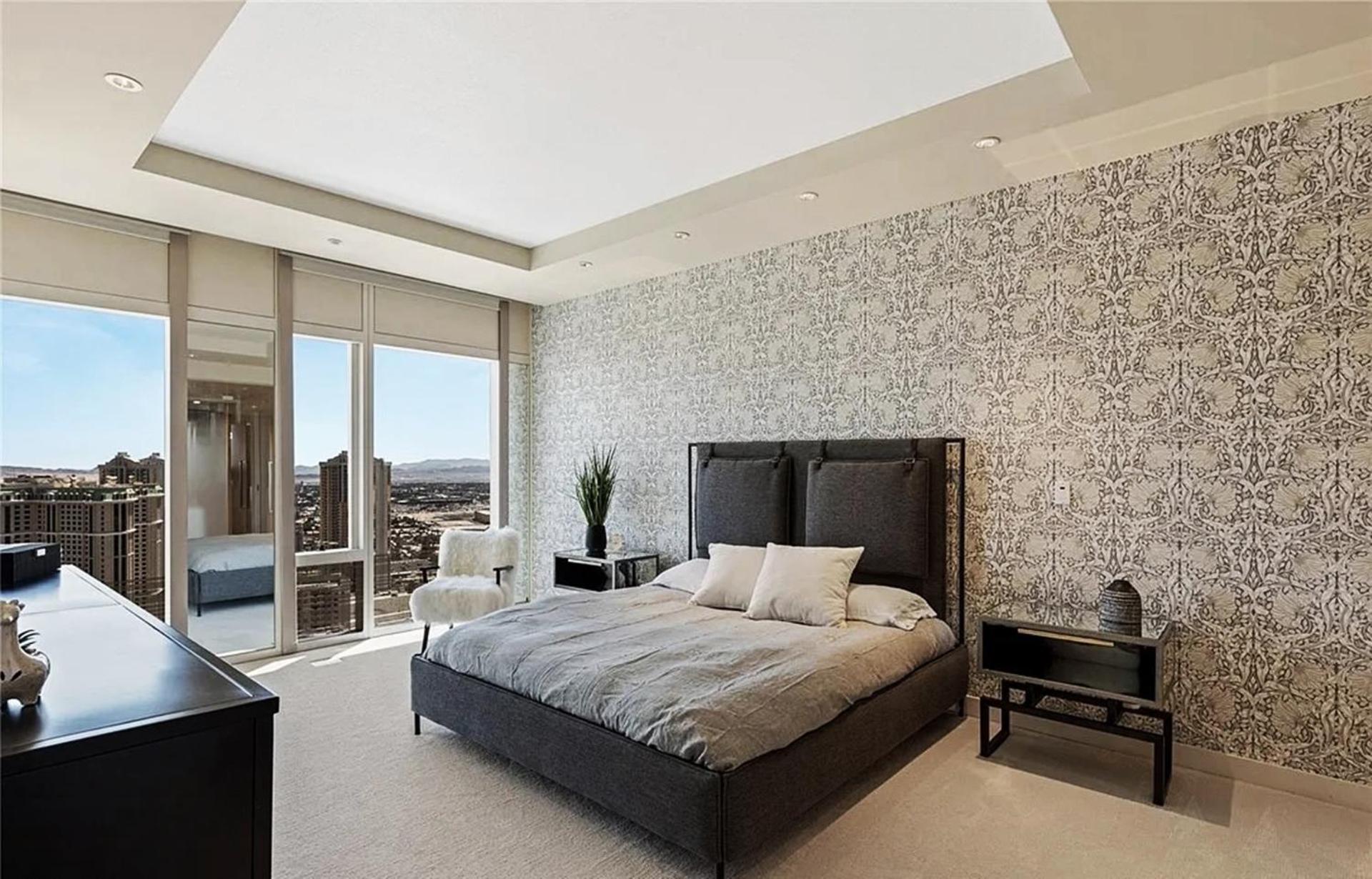 Elegant Two-bedroom Corner *