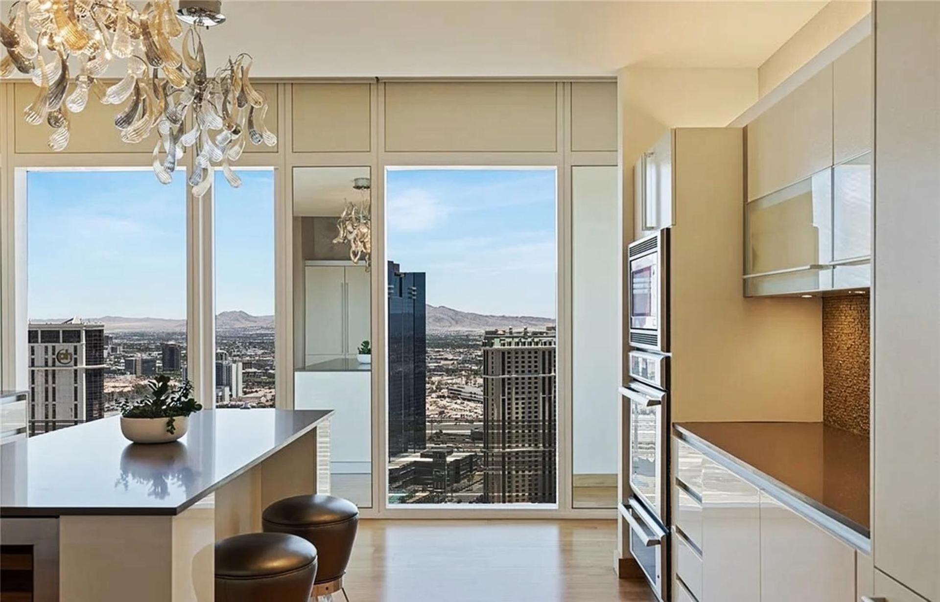 Elegant Two-bedroom Corner Las Vegas
