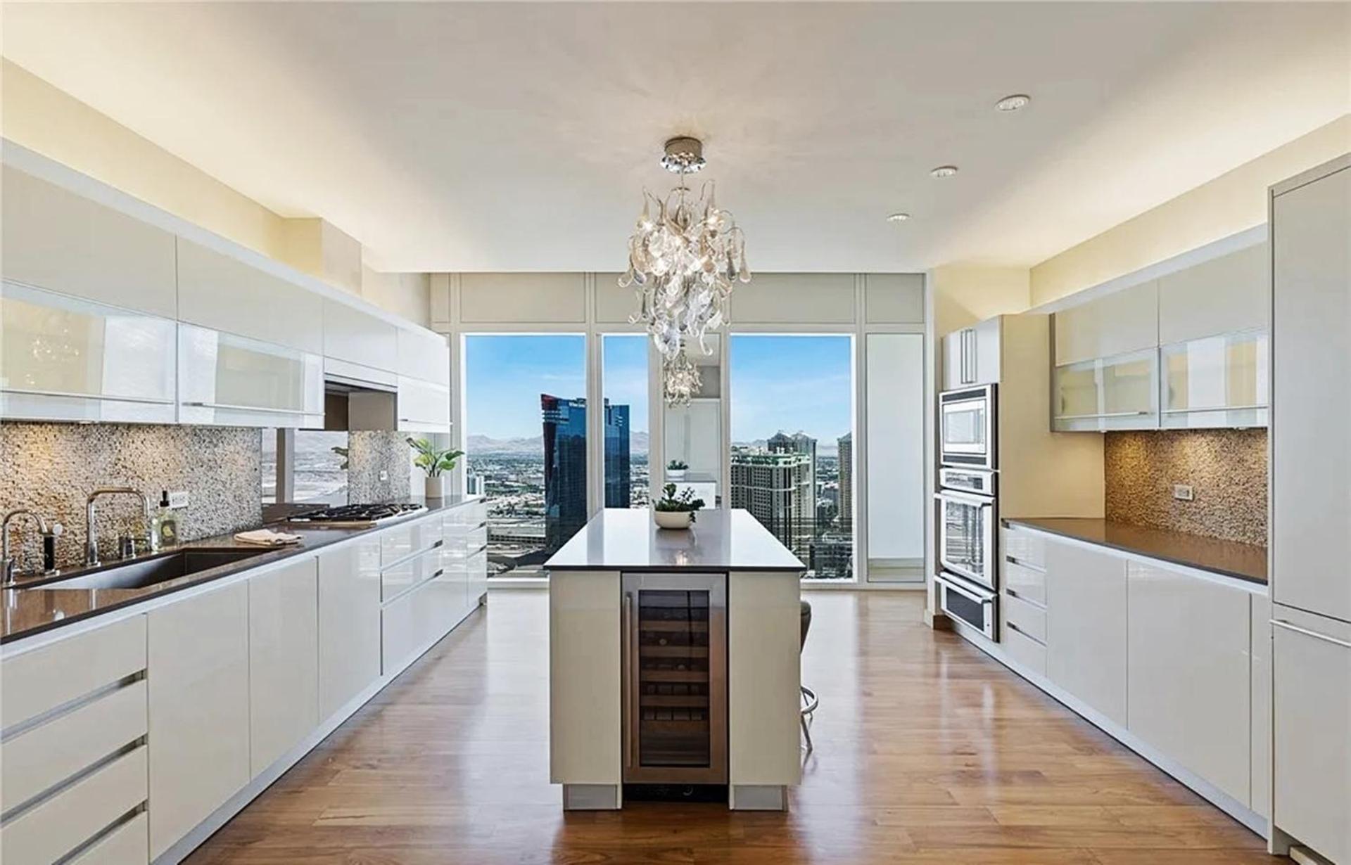 Elegant Two-bedroom Corner Apartment