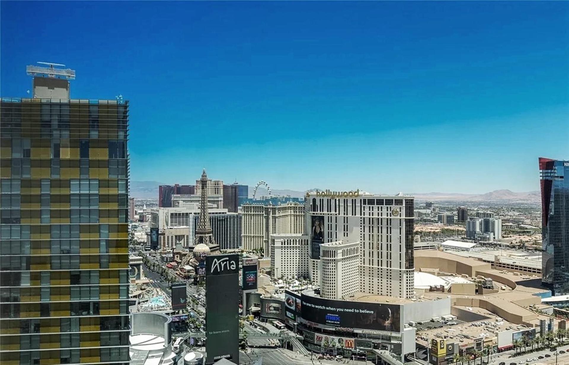 Elegant Two-bedroom Corner Apartment Las Vegas
