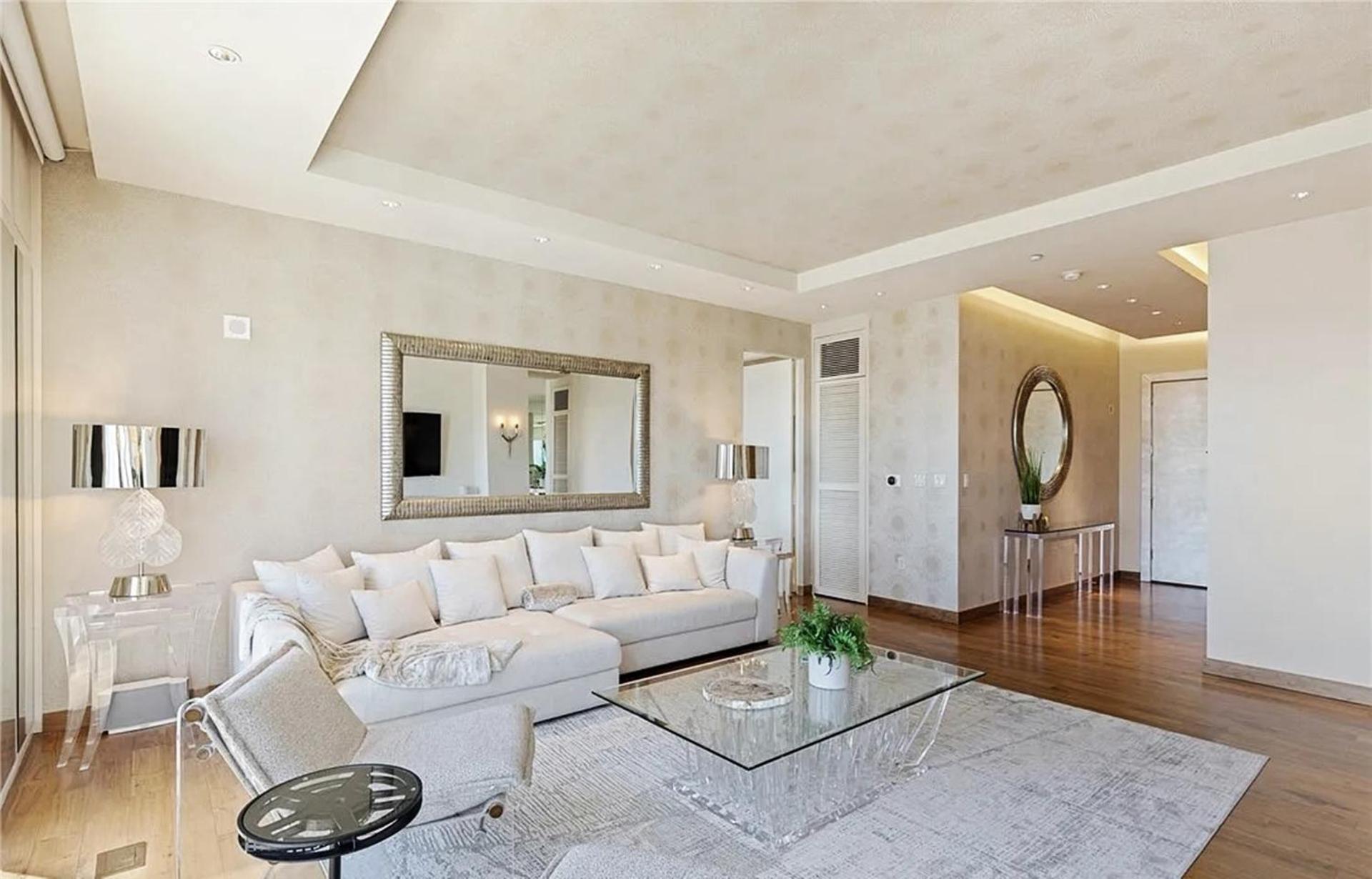 Elegant Two-bedroom Corner *