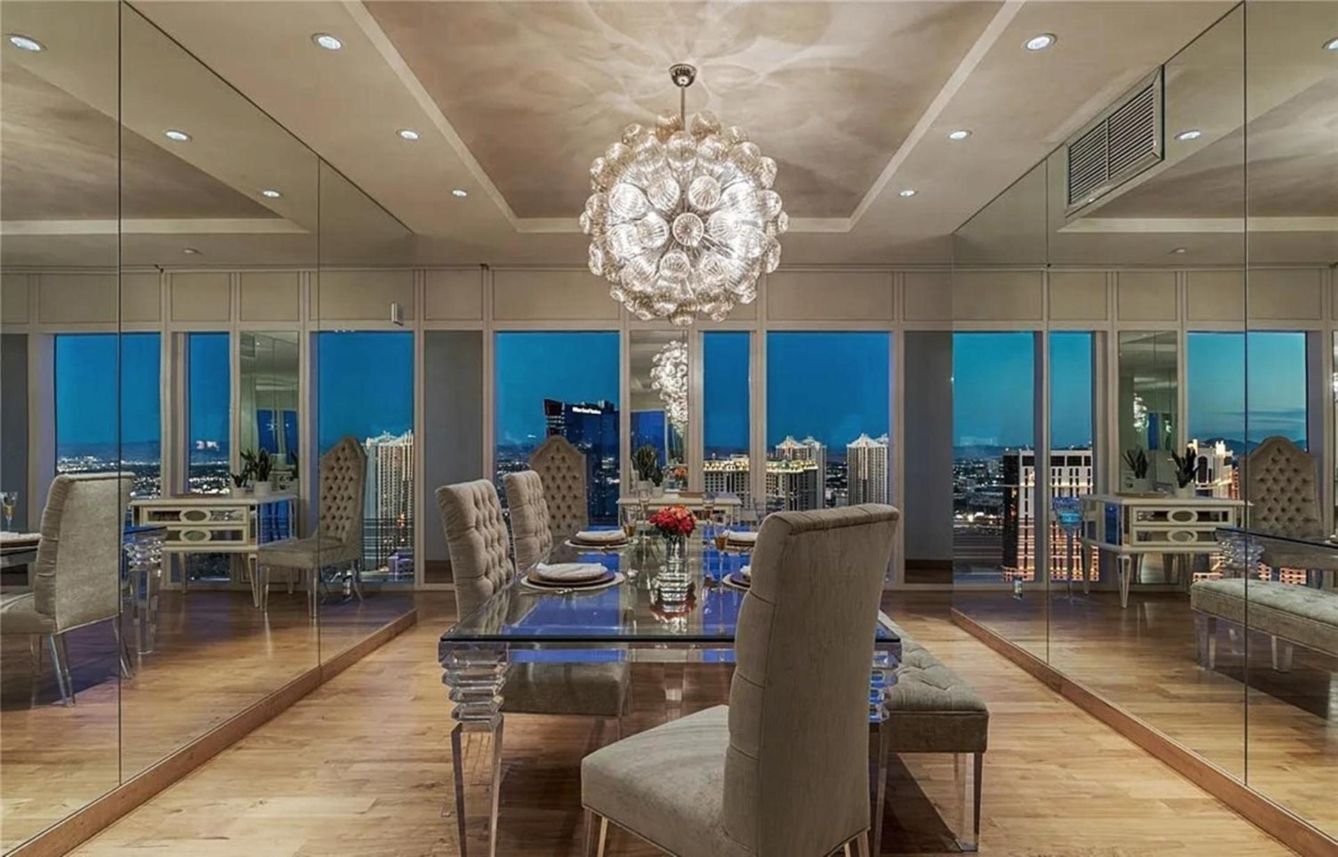 Elegant Two-bedroom Corner Las Vegas