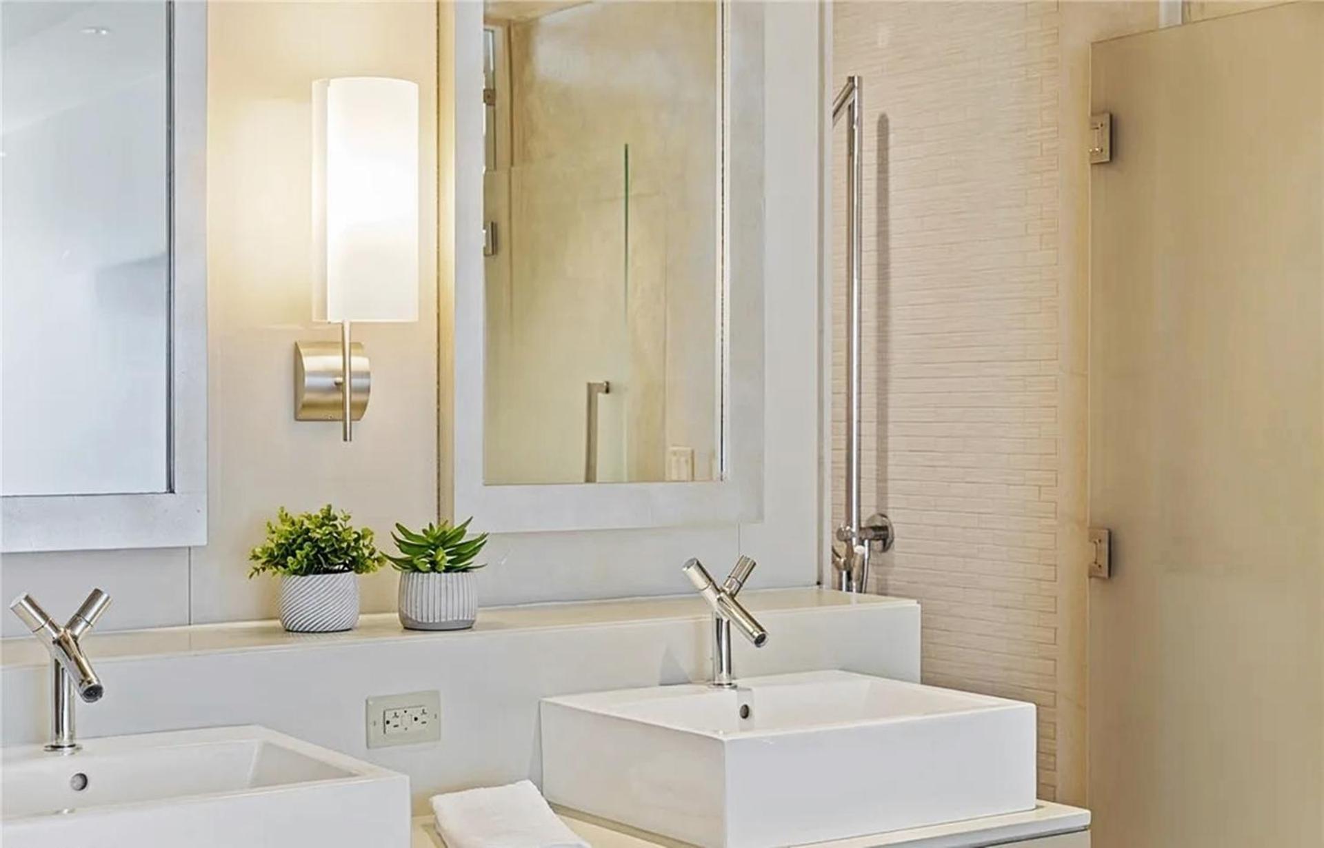 Elegant Two-bedroom Corner Apartment Las Vegas