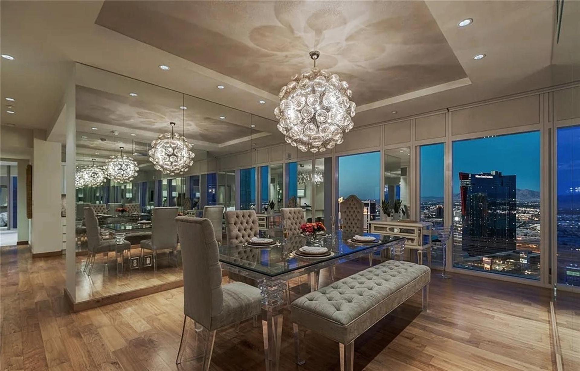 Apartment Elegant Two-bedroom Corner Las Vegas