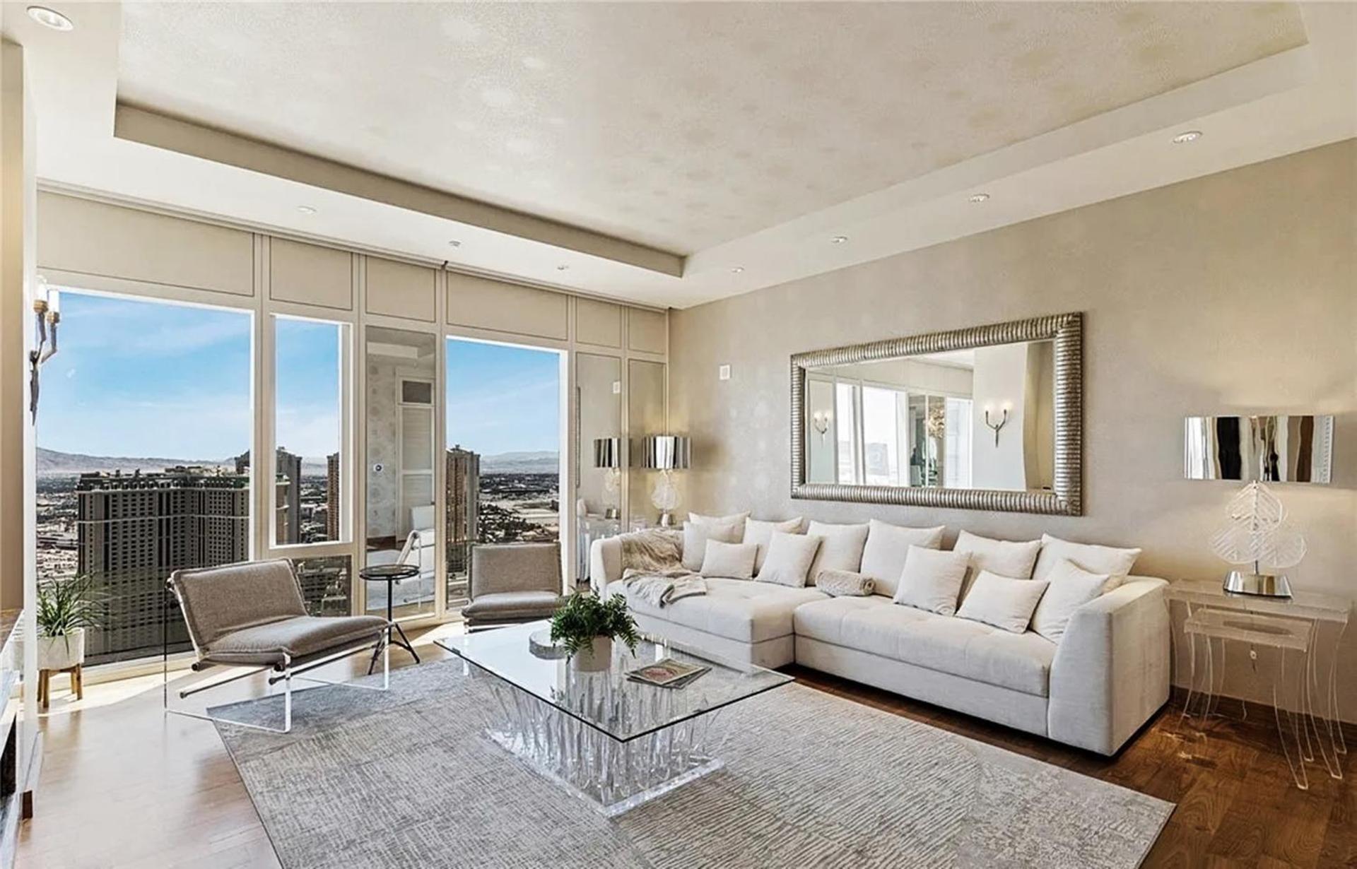 Elegant Two-bedroom Corner Apartment *