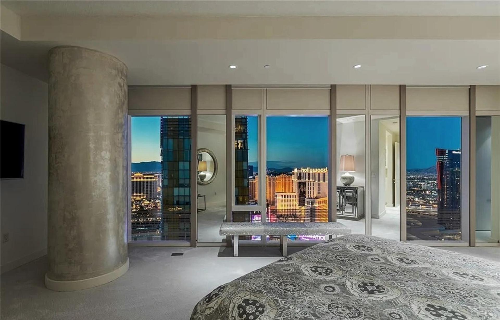 Elegant Two-bedroom Corner Las Vegas
