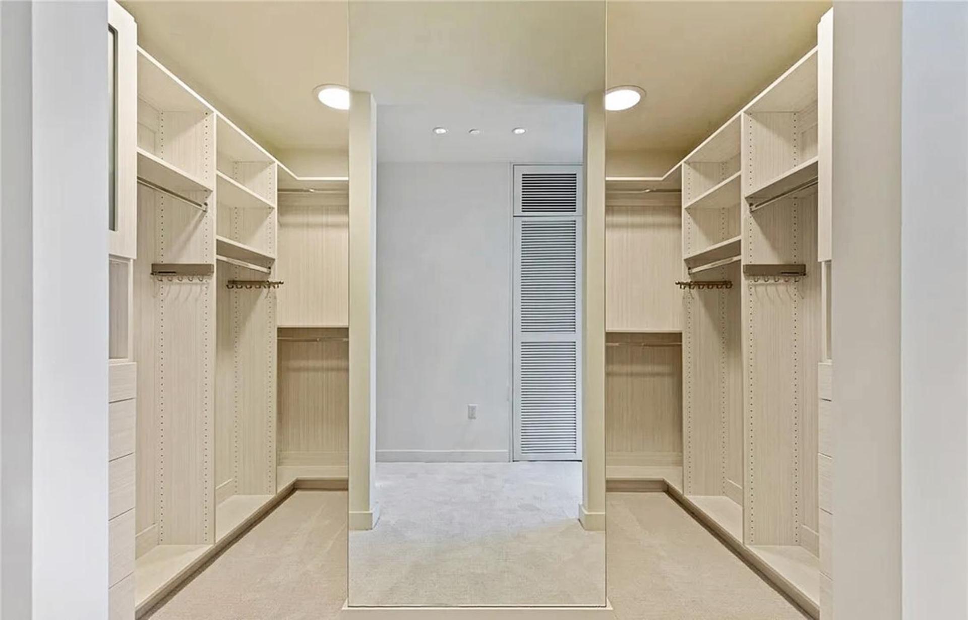 Elegant Two-bedroom Corner Apartment