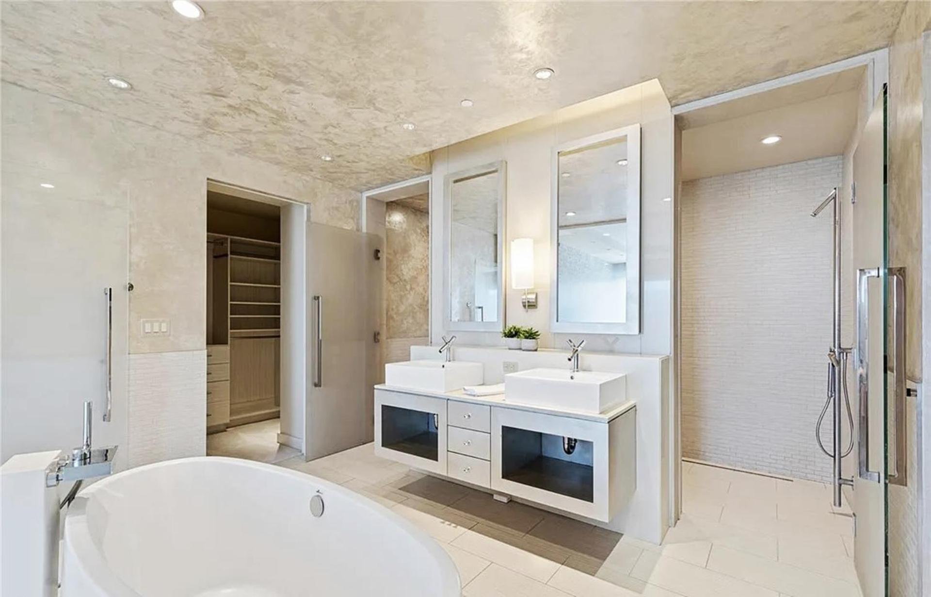 Elegant Two-bedroom Corner
