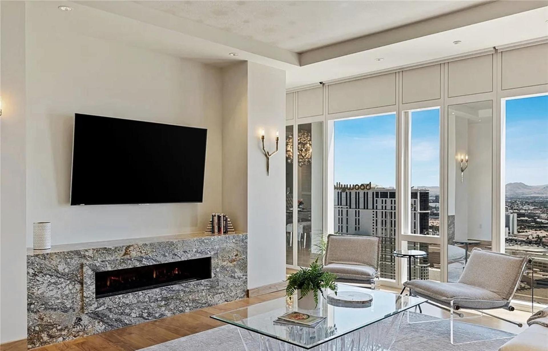 Elegant Two-bedroom Corner Apartment