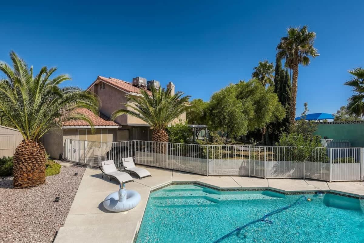 Heated Pool With & Game-room 15 Min To Strip