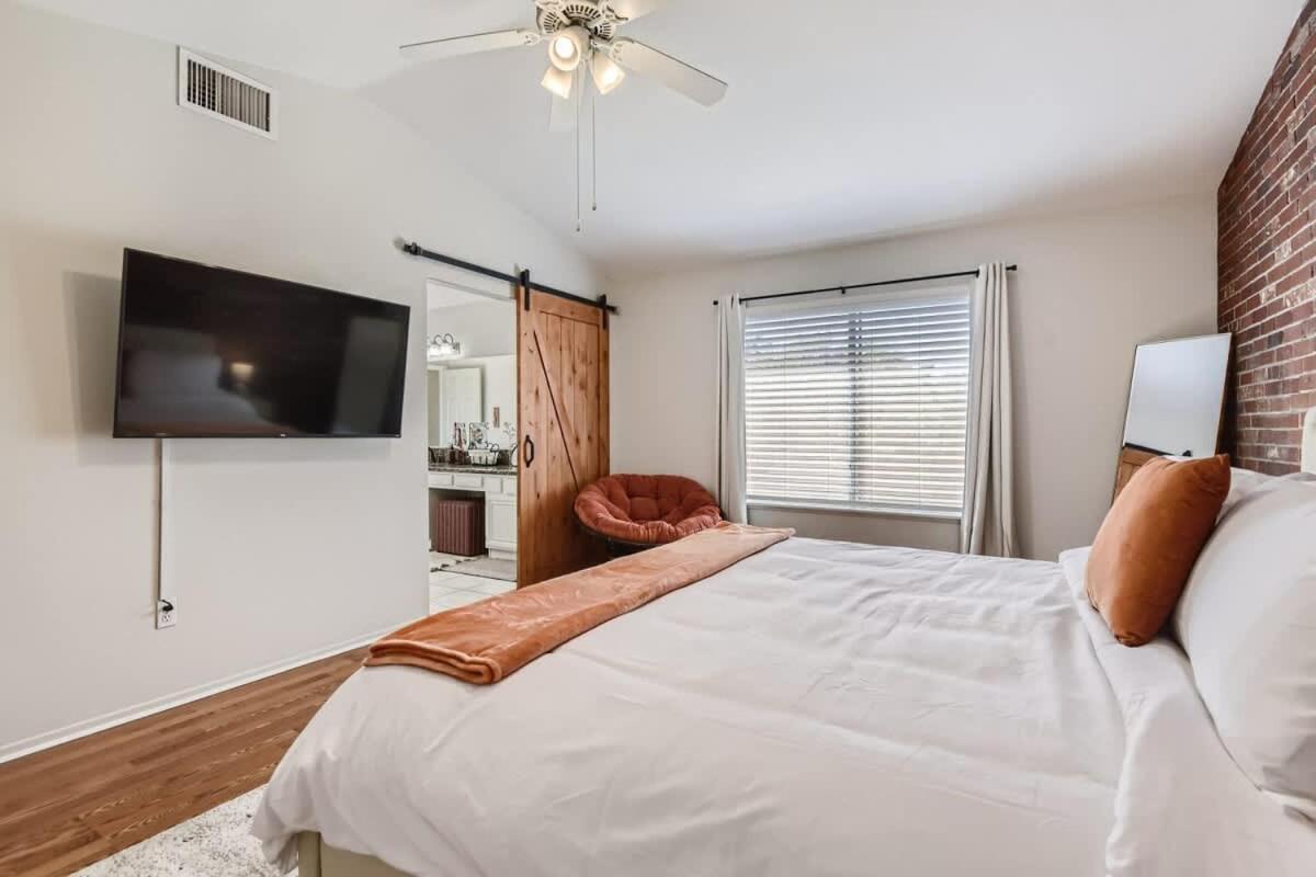 Heated Pool With & Game-room 15 Min To Strip Las Vegas