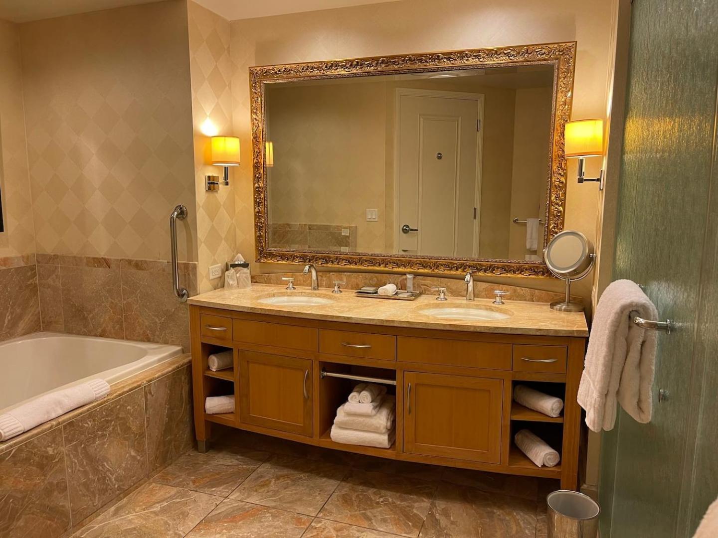 Five Star Trump No And Cleaning Fees * Las Vegas