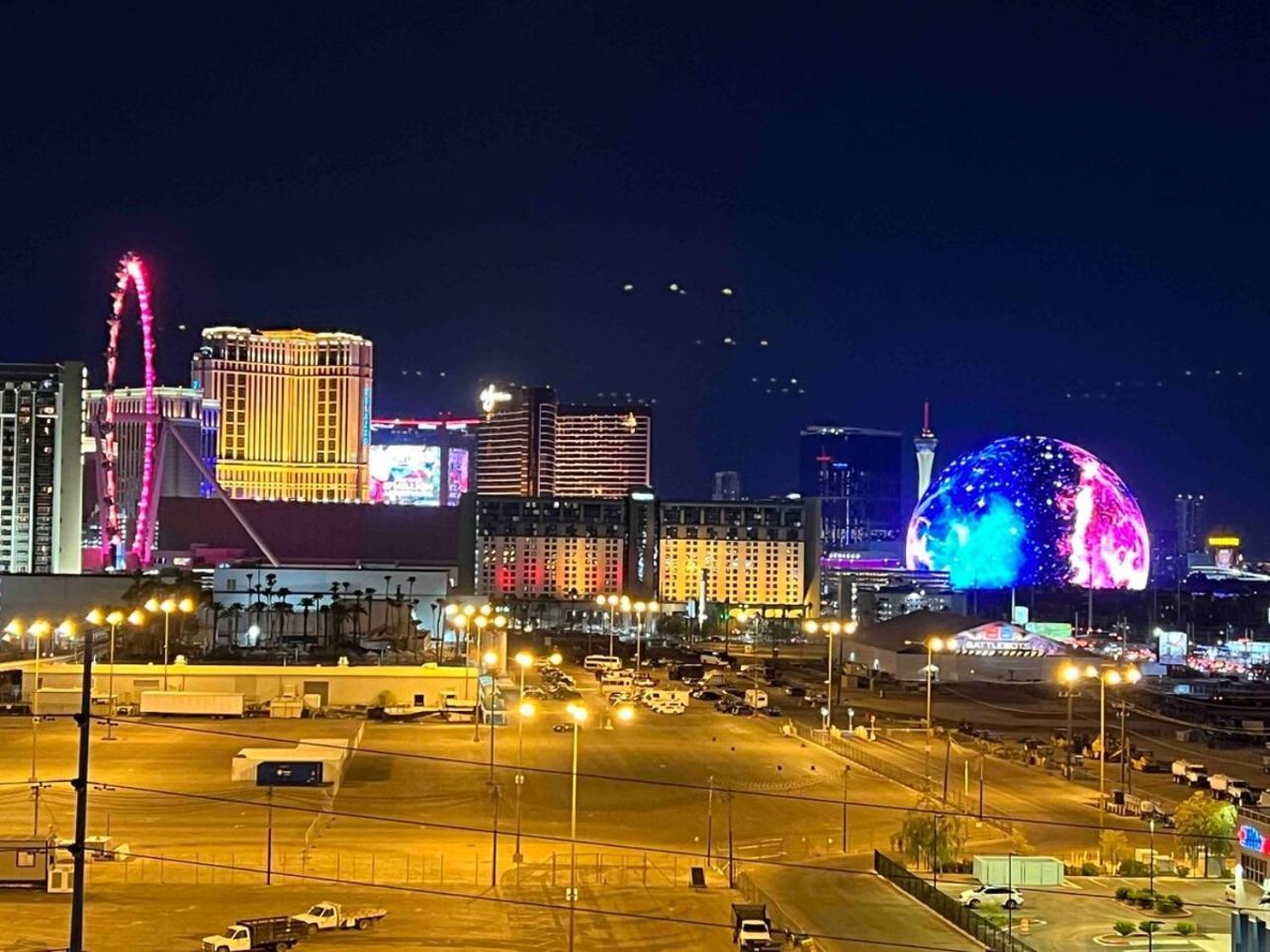 Mgm Balcony Strip Sphere And F1 Race Views Holiday home