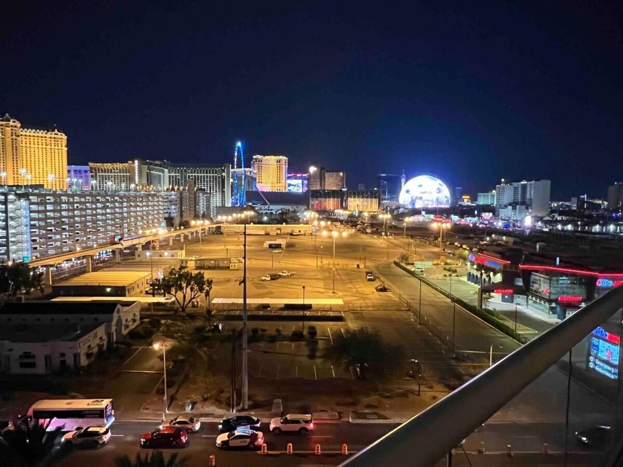 Mgm Balcony Strip Sphere And F1 Race Views Holiday home