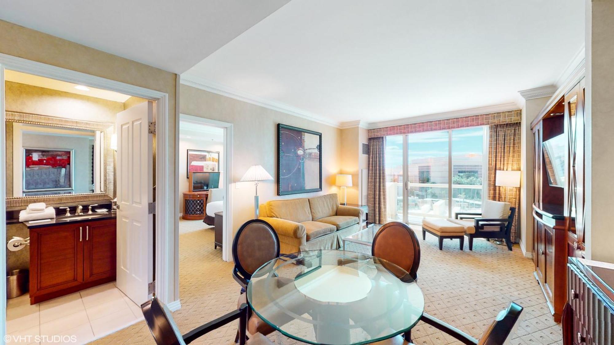 Lady Luck's Vista - Private Balcony - Full Kitchen - Two Full Baths - Jetted Tub - Full Mgm Grand Access W No Fee At Mgm Signature Aparthotel Las Vegas