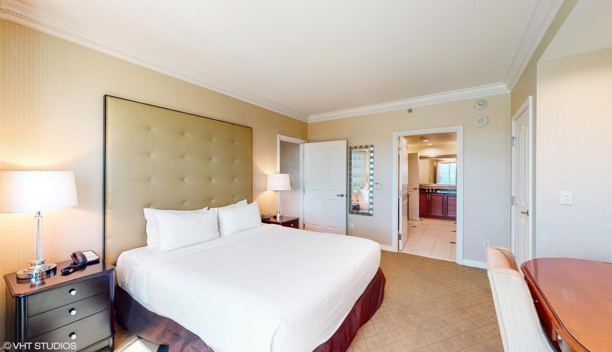 Lady Luck's Vista - Private Balcony - Full Kitchen - Two Full Baths - Jetted Tub - Full Mgm Grand Access W No Fee At Mgm Signature Las Vegas