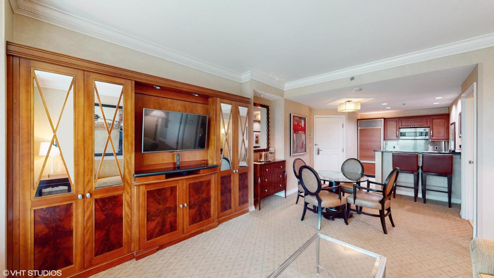 Lady Luck's Vista - Private Balcony - Full Kitchen - Two Full Baths - Jetted Tub - Full Mgm Grand Access W No Fee At Mgm Signature