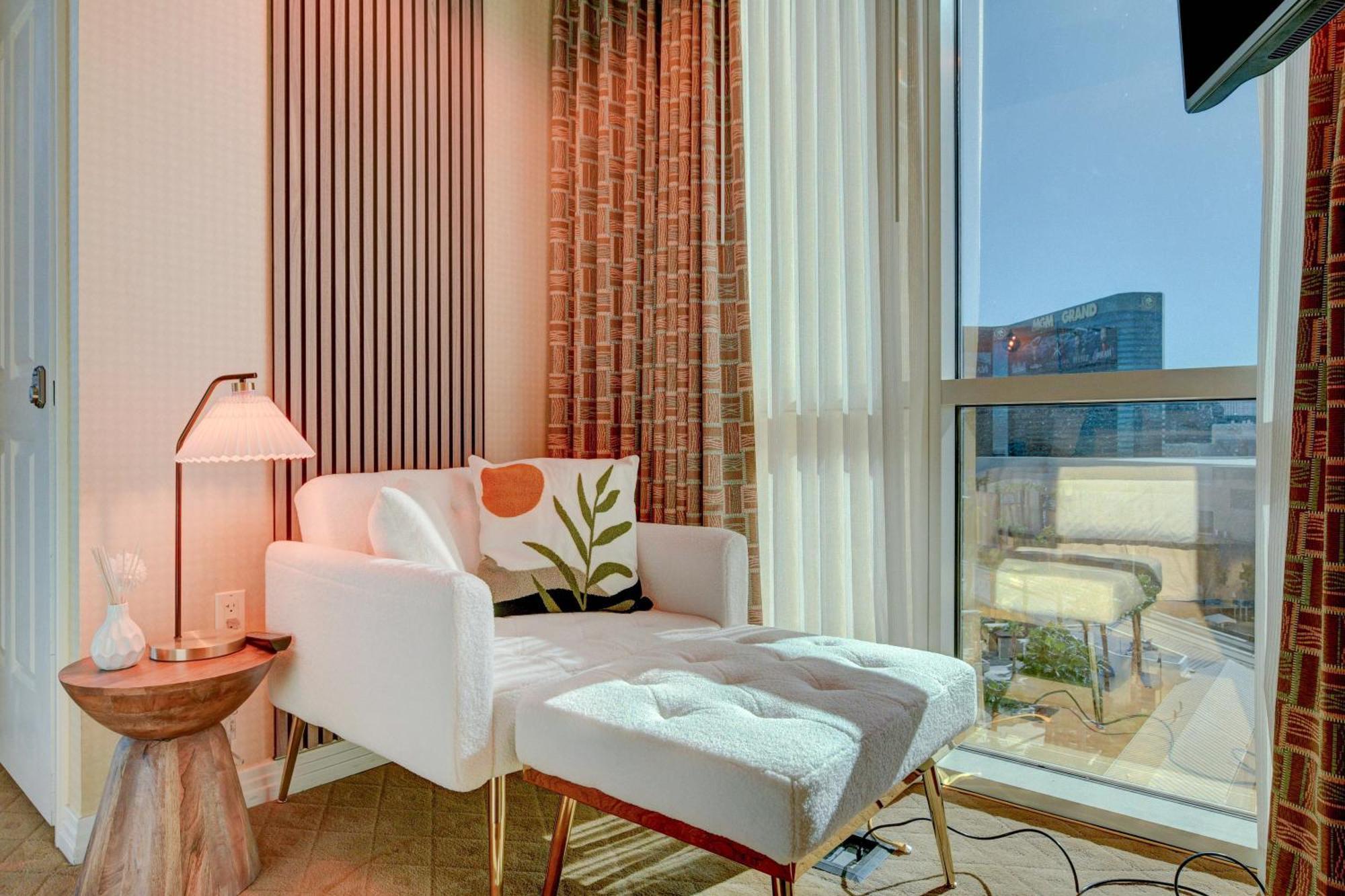 Mgm Finest 1bd 2bth With Balcony Free Access To Lazy River Pool Aparthotel Las Vegas