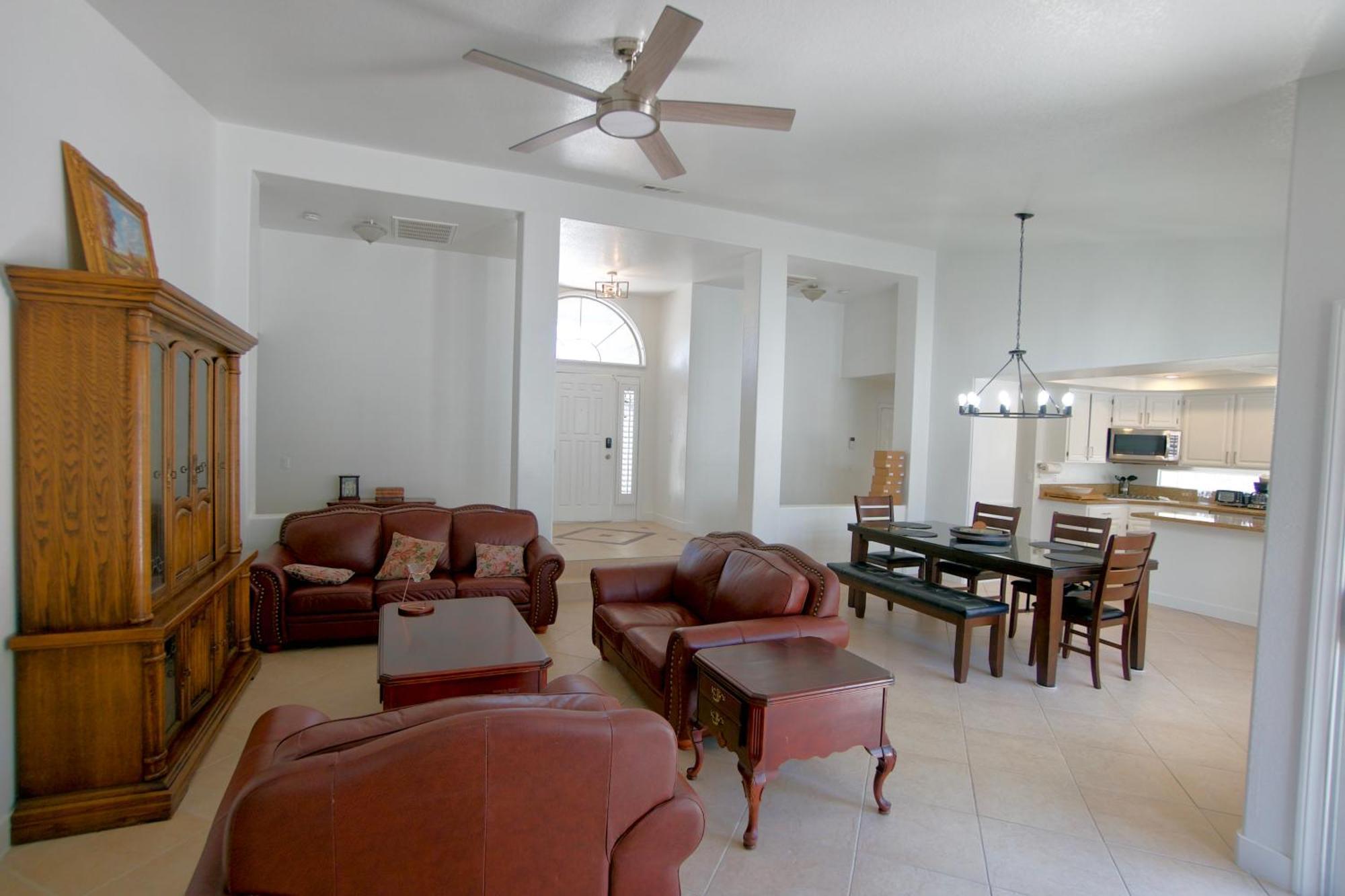 Vegas Lucky Vacation - Entire Home, Pool, 15mins From Strip And More! Las Vegas