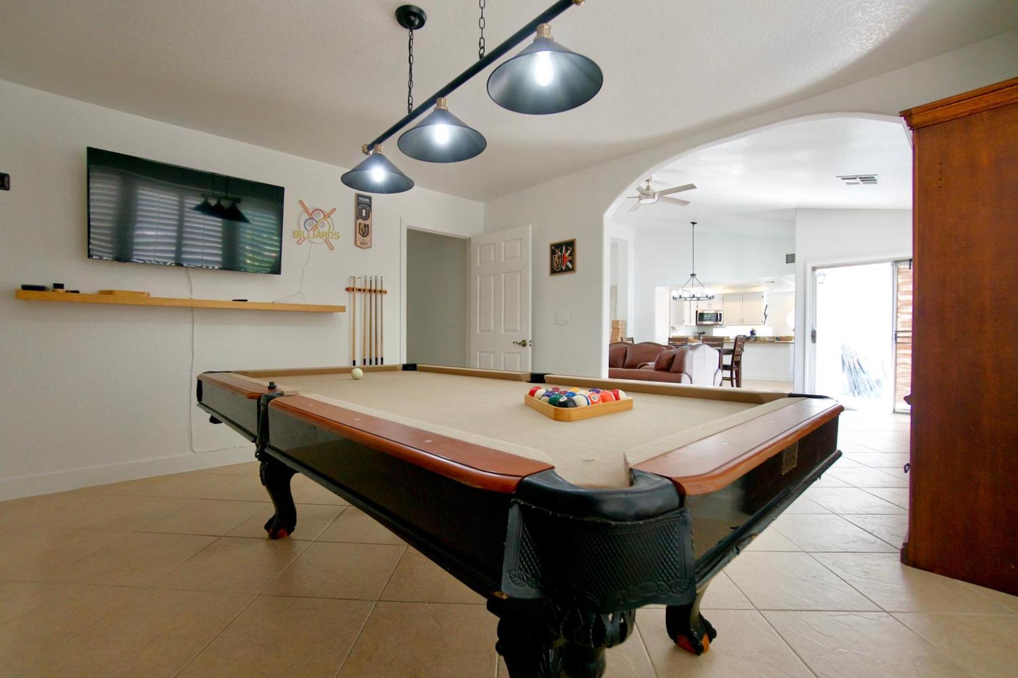 Vegas Lucky Vacation - Entire Home, Pool, 15mins From Strip And More! * Las Vegas