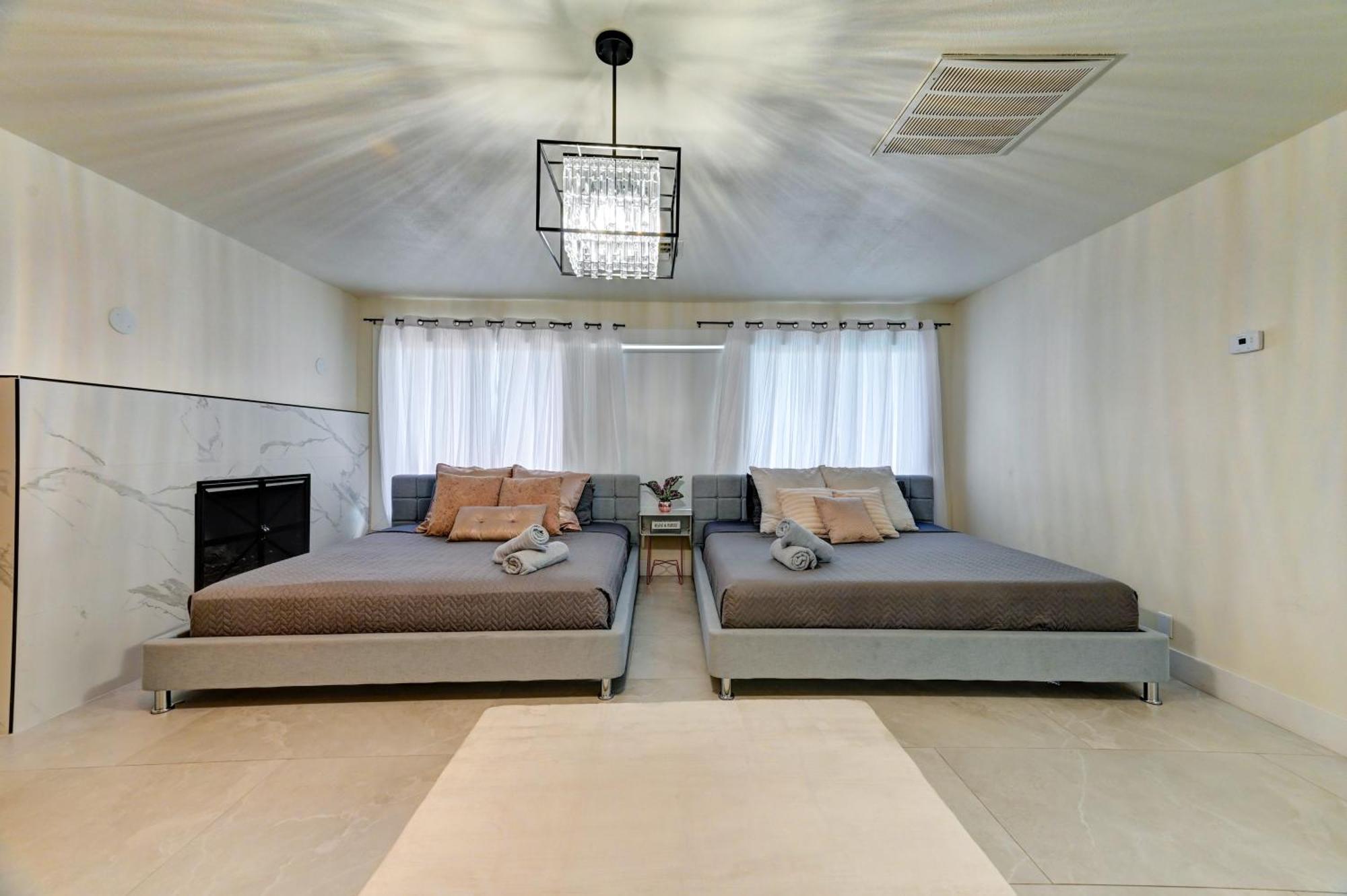 Paradise-luxury 5bd Retreat Perfect For Groups & Families Villa Las Vegas