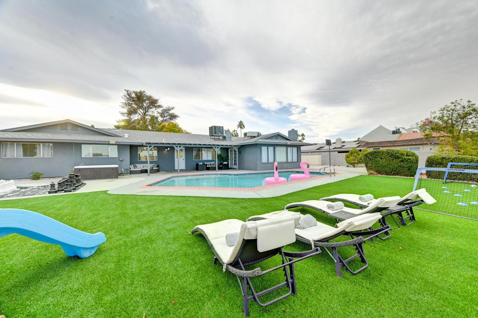 Villa Paradise-luxury 5bd Retreat Perfect For Groups & Families Las Vegas