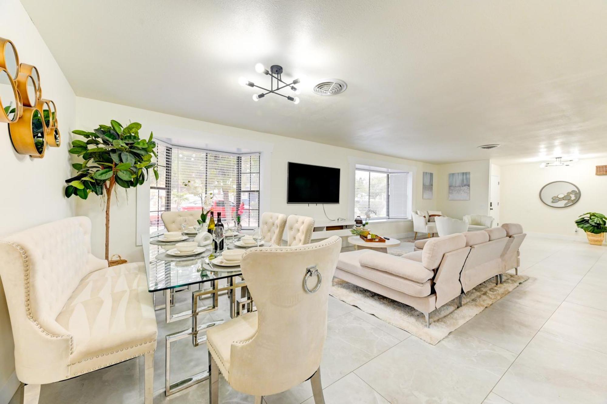 Villa Paradise-luxury 5bd Retreat Perfect For Groups & Families *
