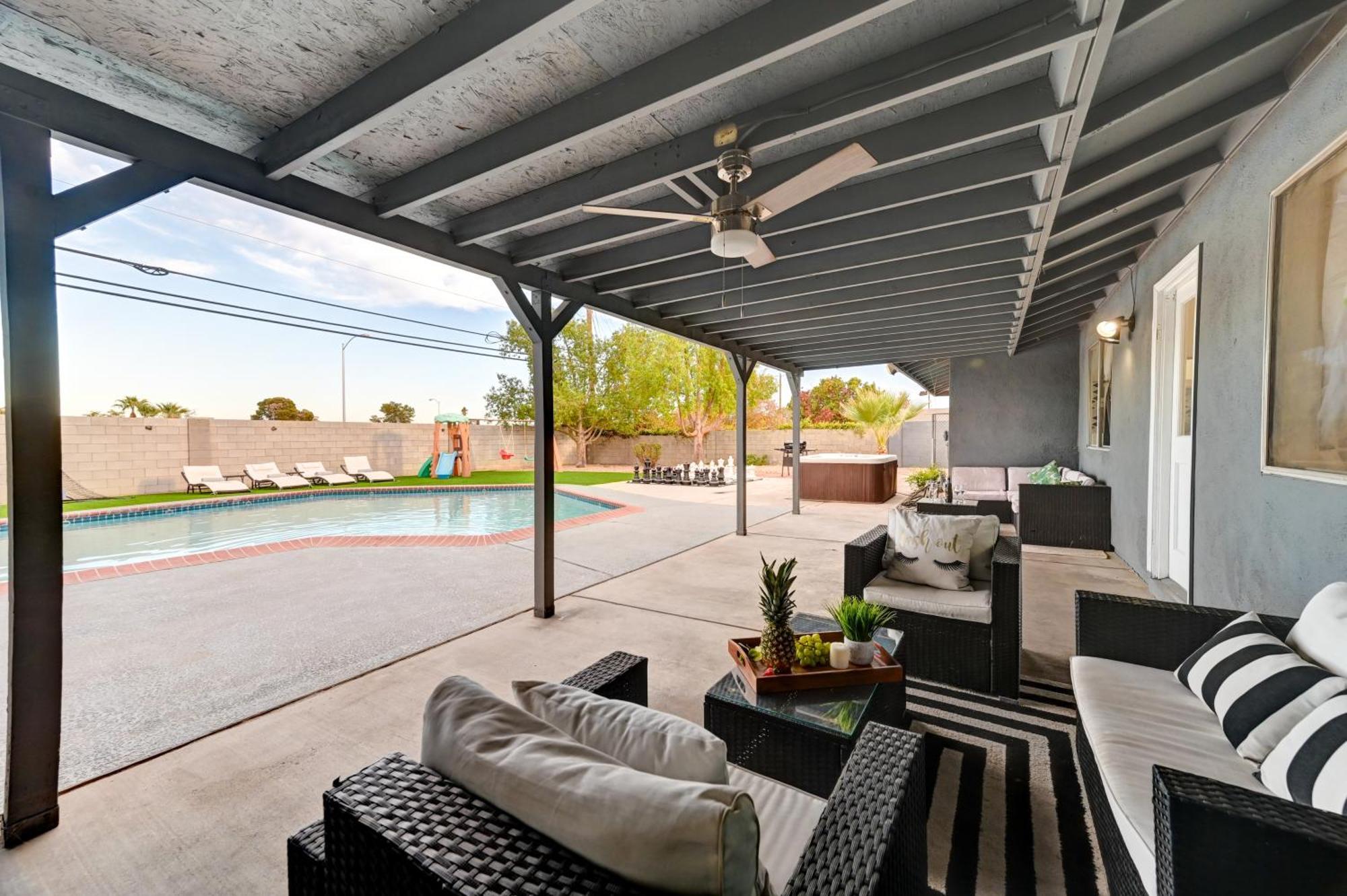 Paradise-luxury 5bd Retreat Perfect For Groups & Families Villa Las Vegas