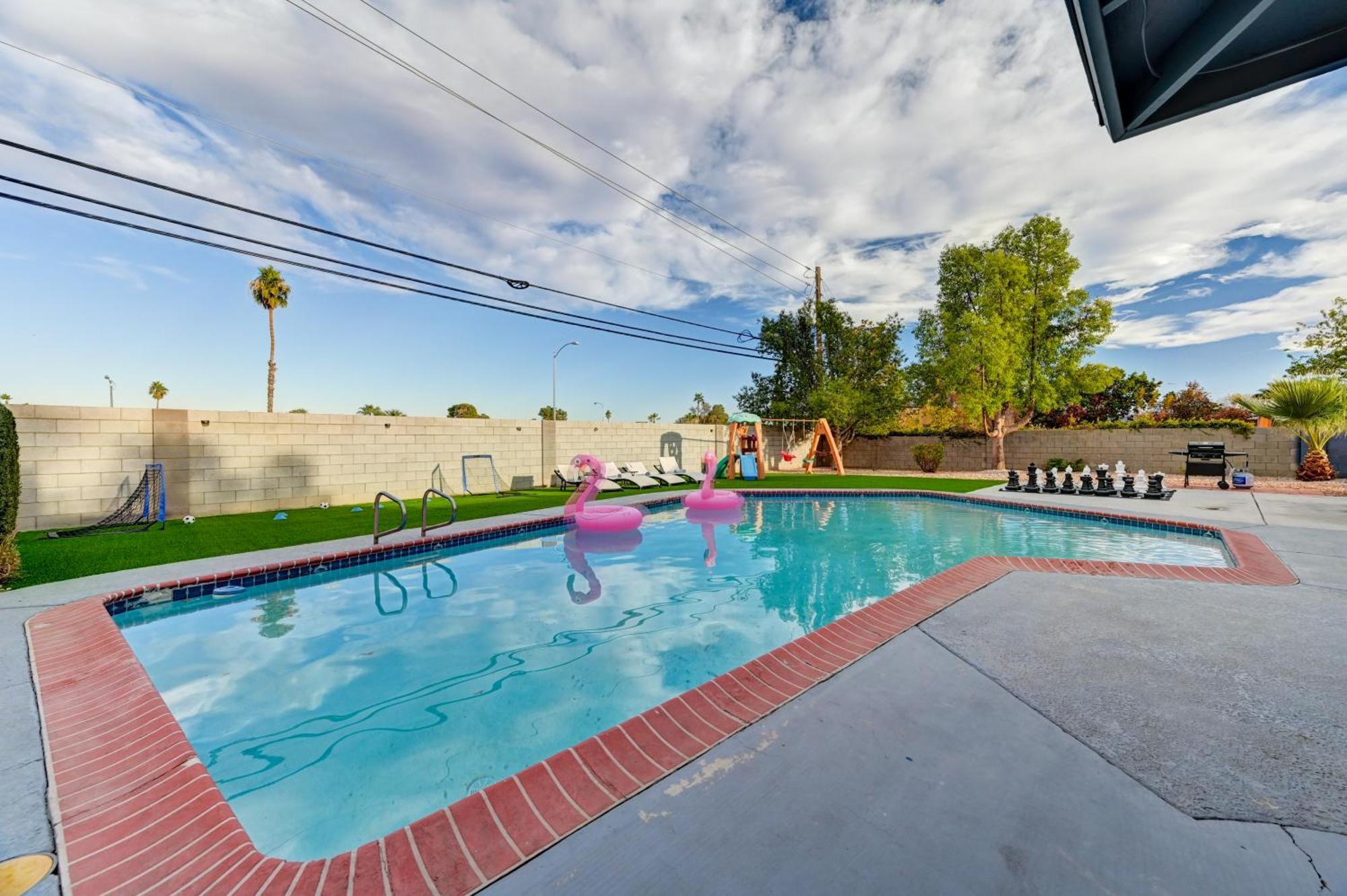 Paradise-luxury 5bd Retreat Perfect For Groups & Families Villa Las Vegas