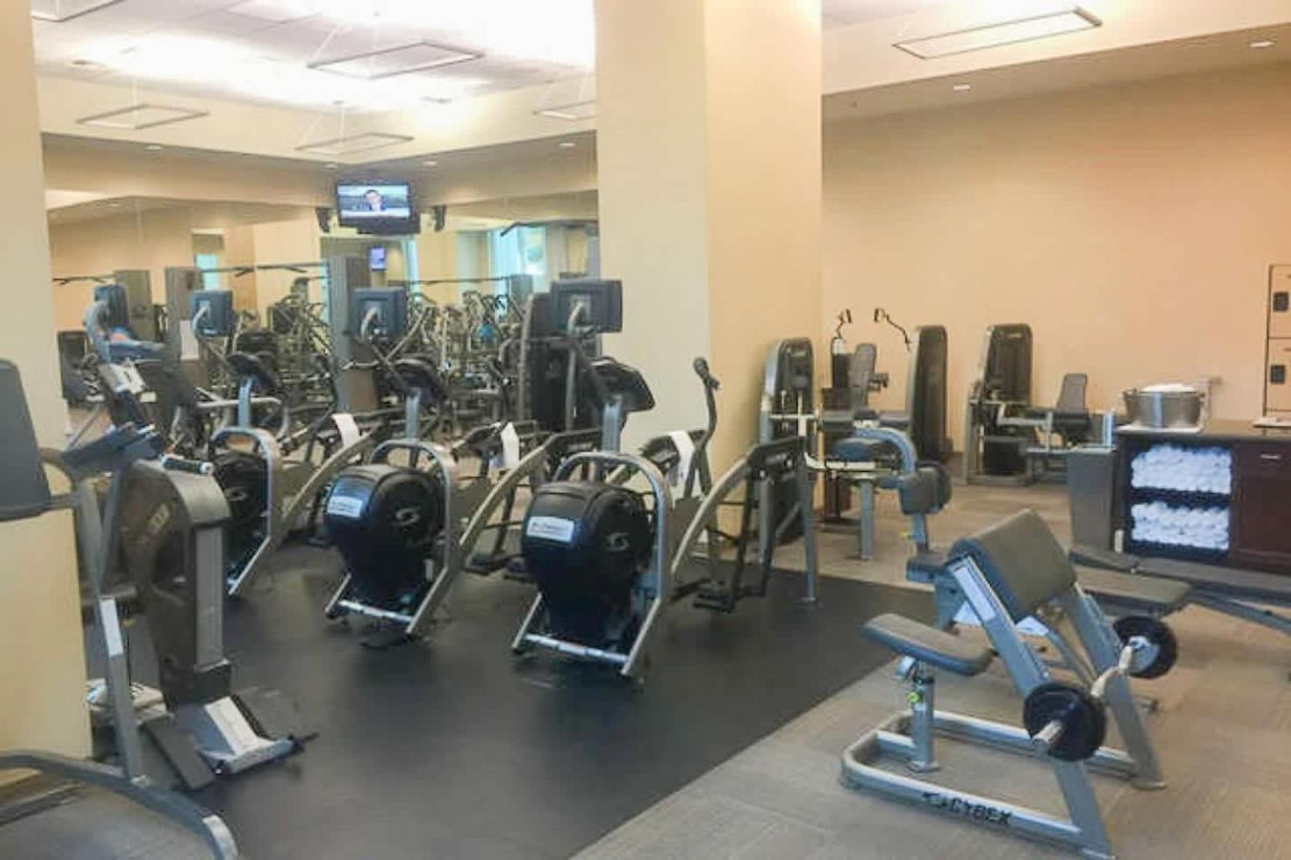Apartment No Fee Strip View Suite& Free Valet& Pool