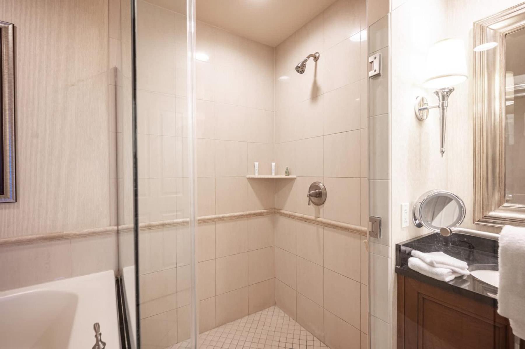 No Fee Strip View Suite& Free Valet& Pool Apartment *