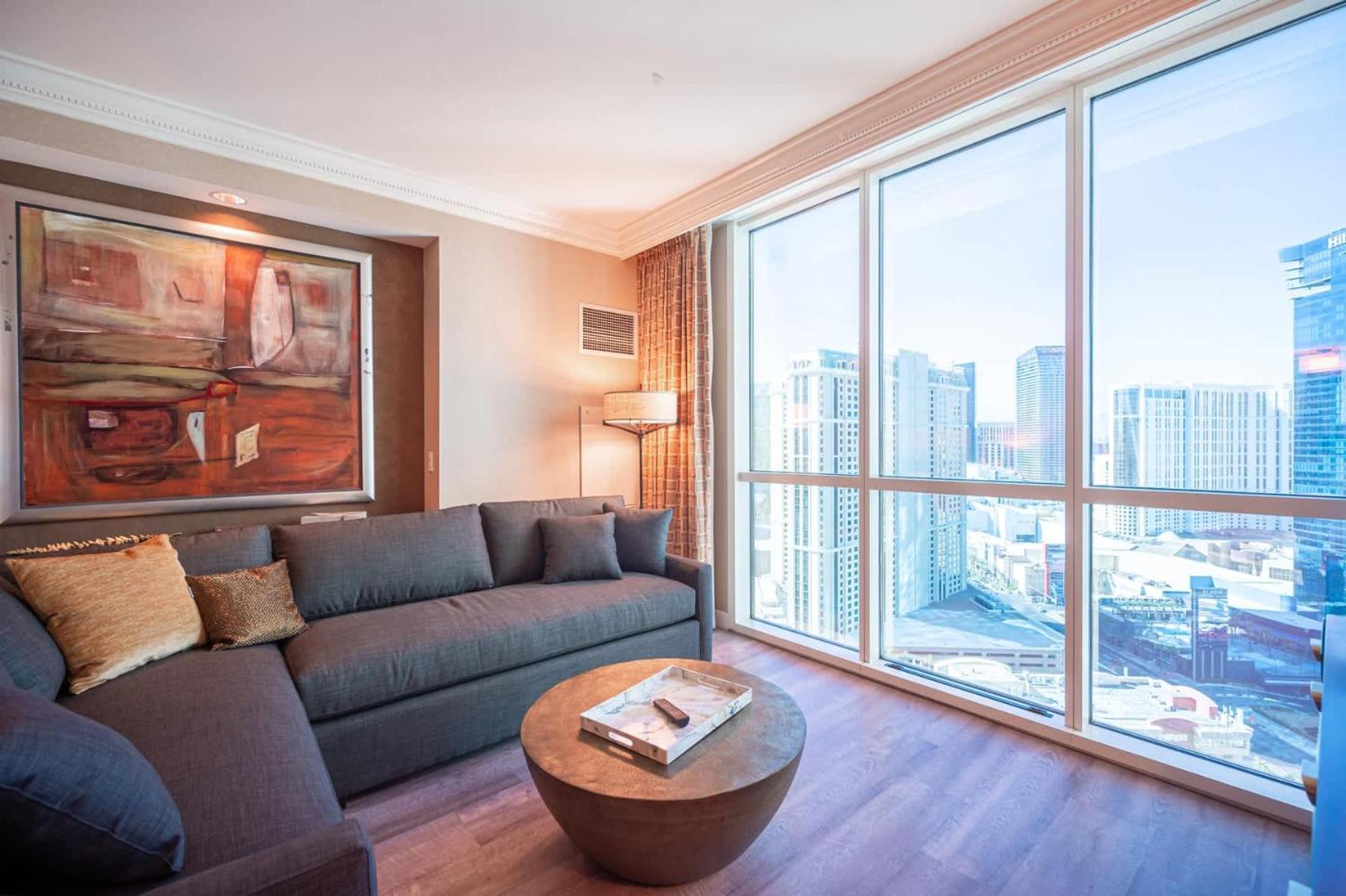 No Fee Strip View Suite& Free Valet& Pool *