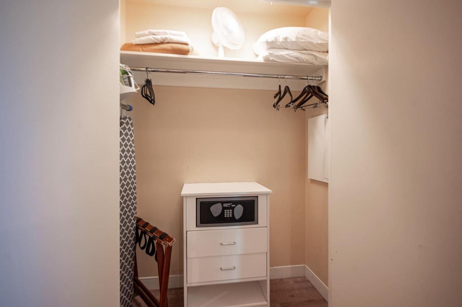 Apartment No Fee Strip View Suite& Free Valet& Pool *