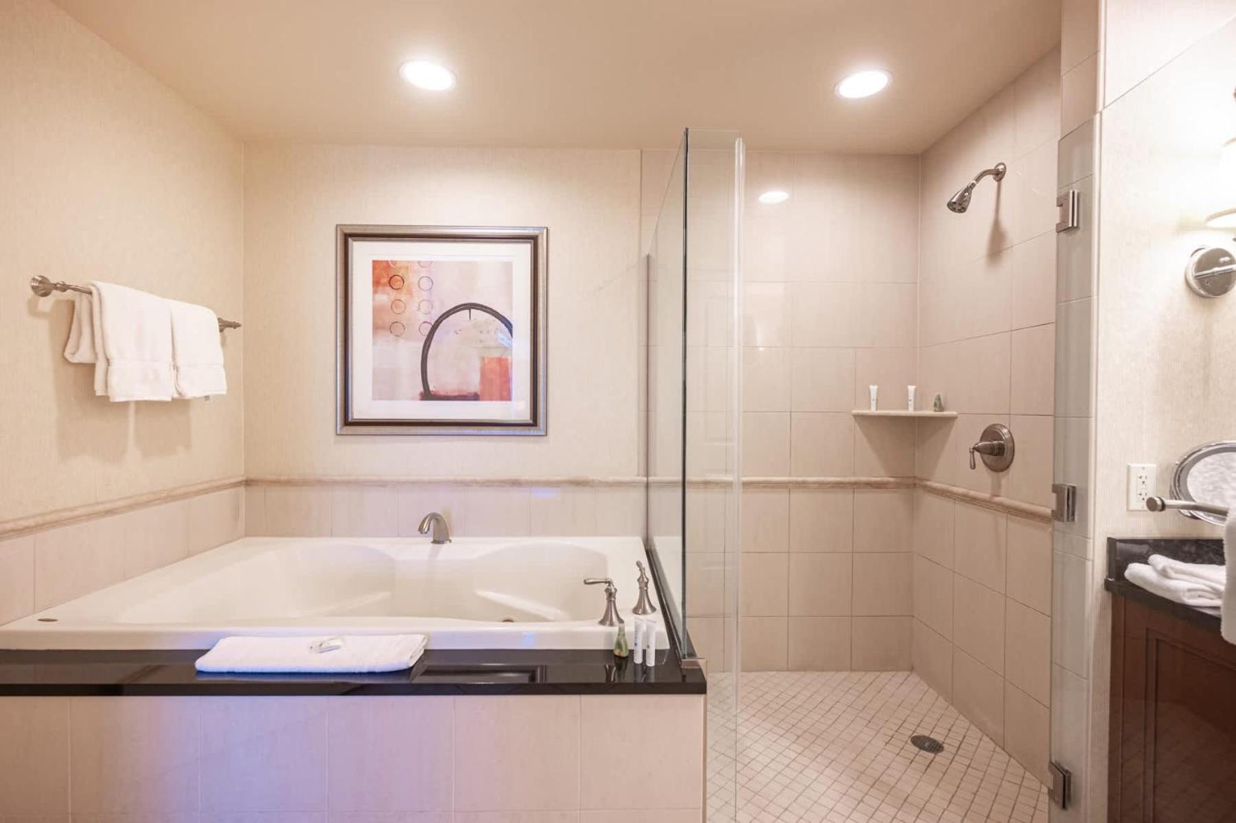 Apartment No Fee Strip View Suite& Free Valet& Pool Las Vegas
