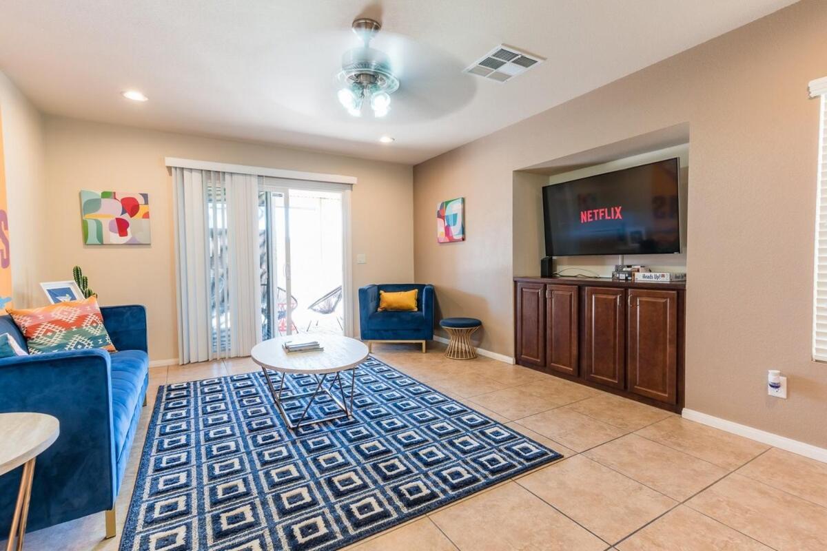 4 Bed Home, 10 Min From Strip With Hot Tub And Parking Villa