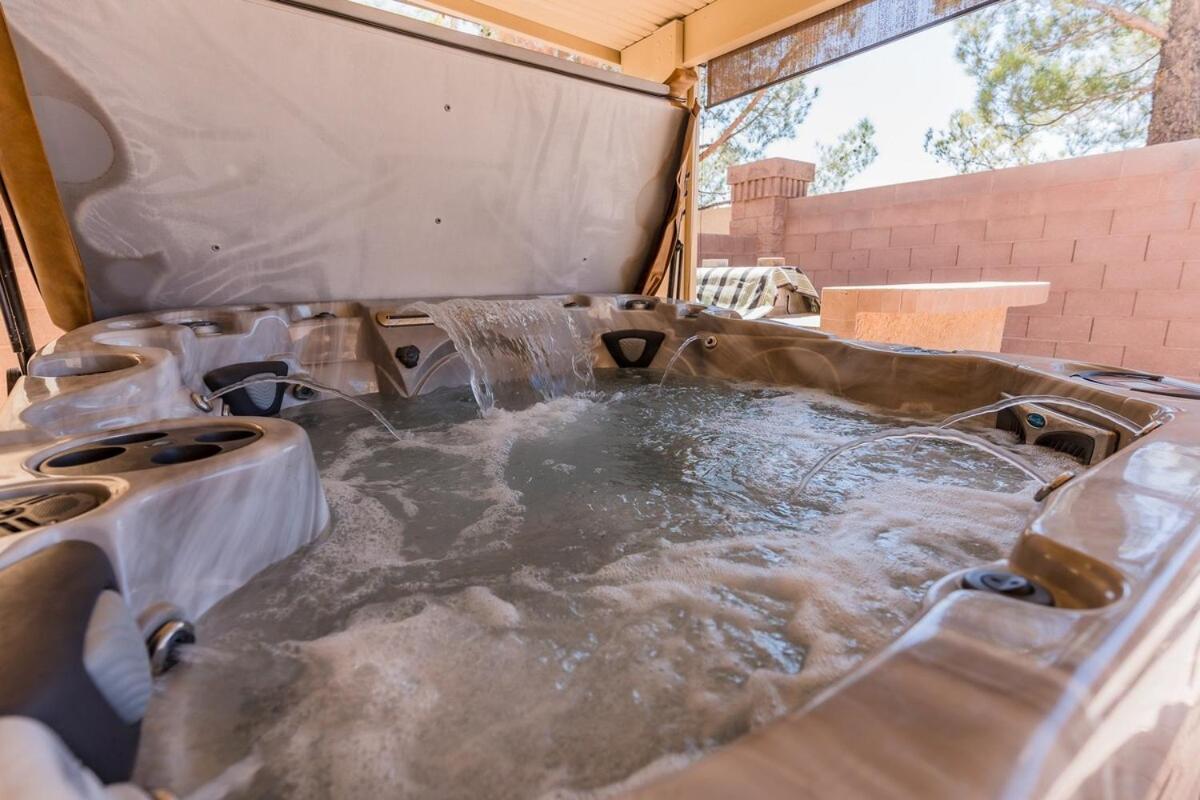 Villa 4 Bed Home, 10 Min From Strip With Hot Tub And Parking Las Vegas