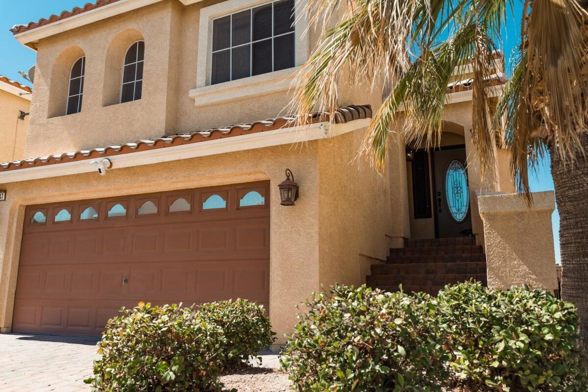 Villa 4 Bed Home, 10 Min From Strip With Hot Tub And Parking *
