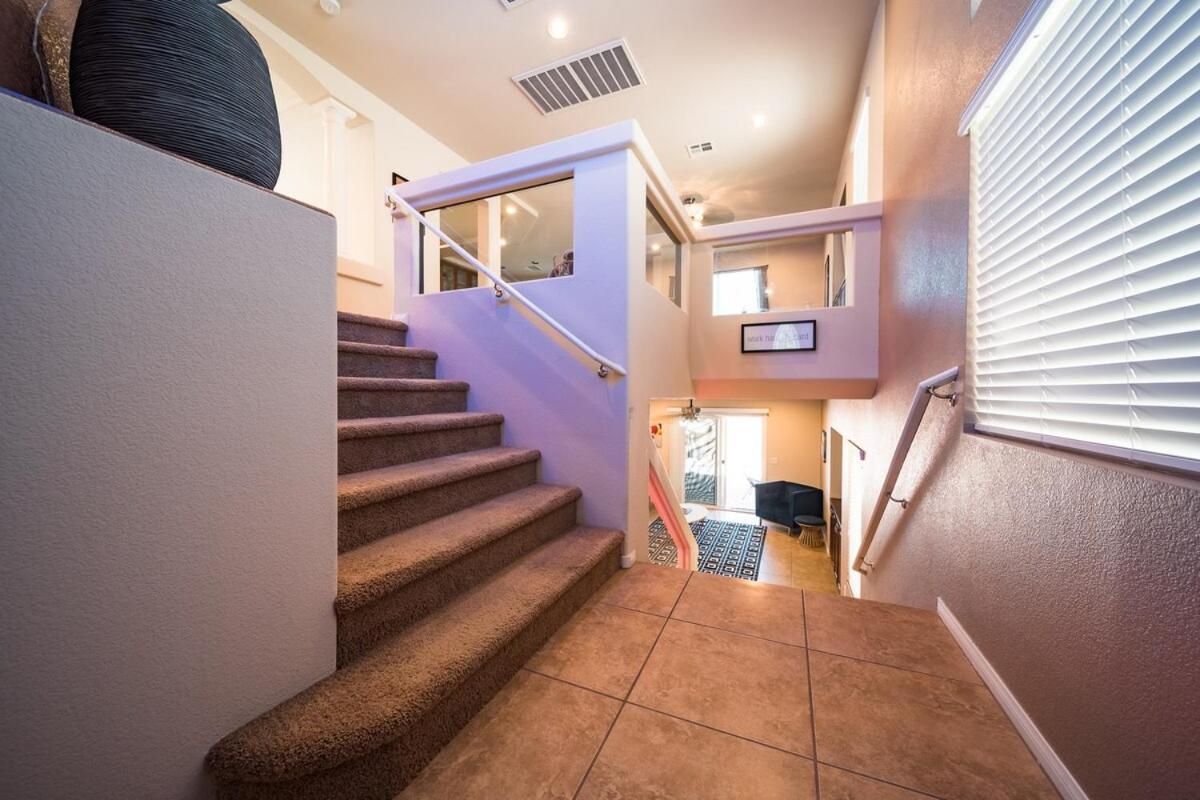 4 Bed Home, 10 Min From Strip With Hot Tub And Parking * Las Vegas