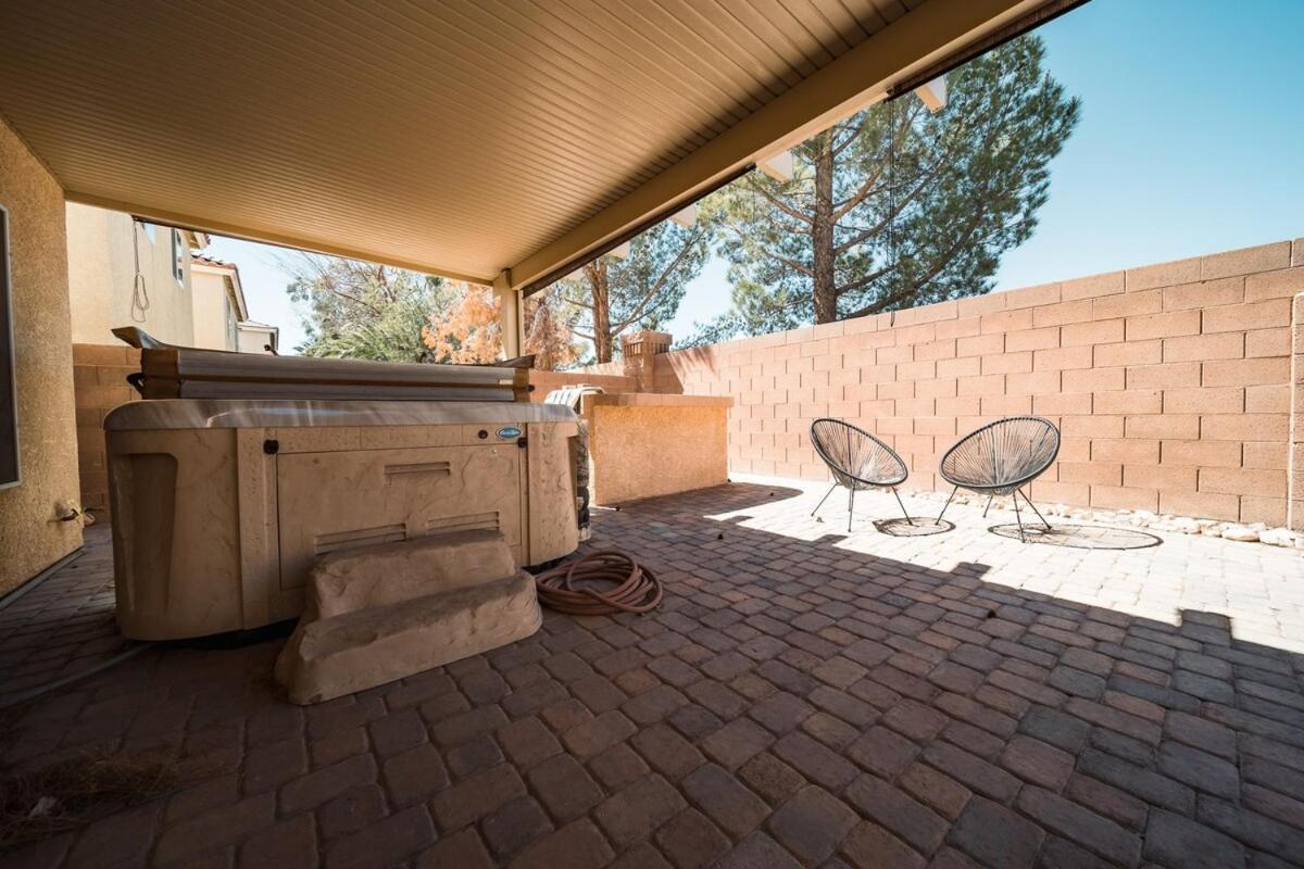4 Bed Home, 10 Min From Strip With Hot Tub And Parking Villa